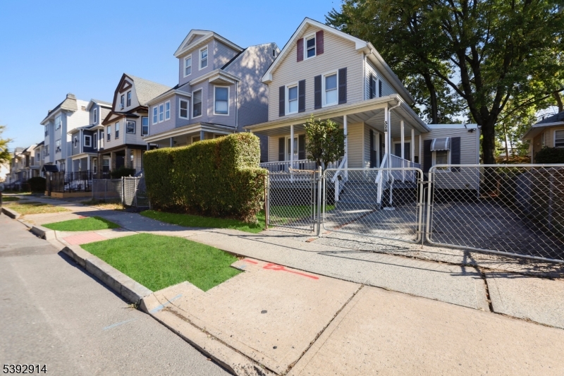 328 Halsted St