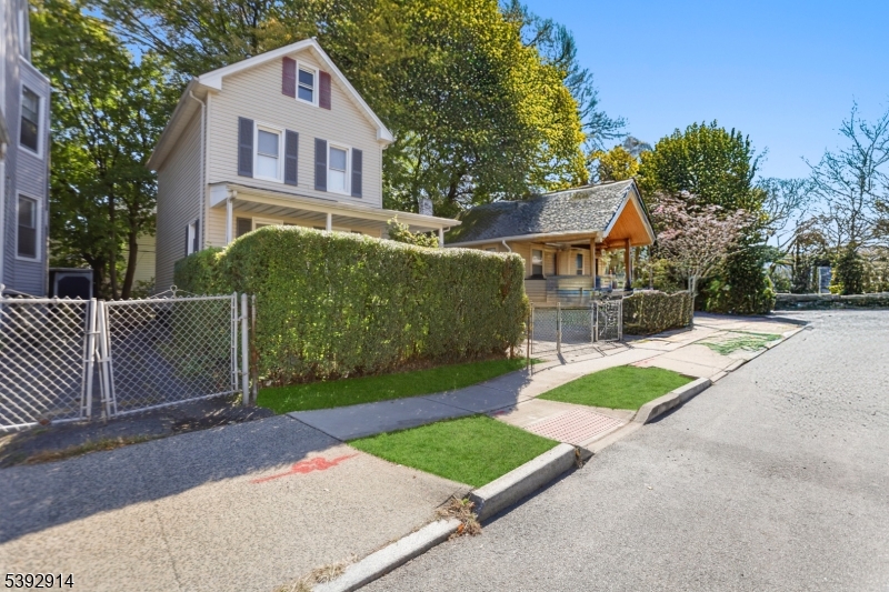 328 Halsted St