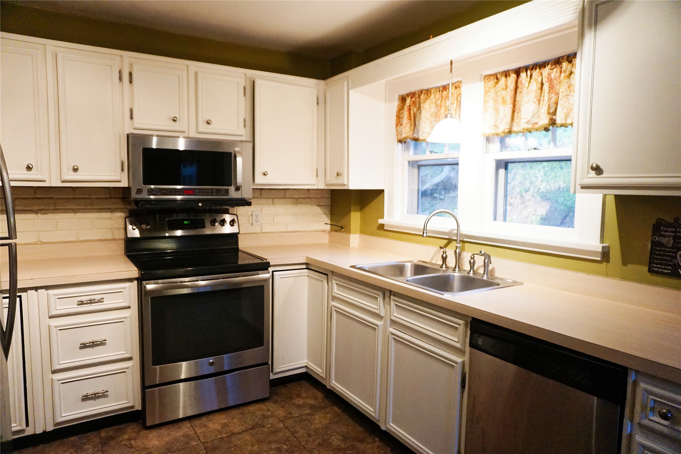 510 & 512 Woodford Avenue