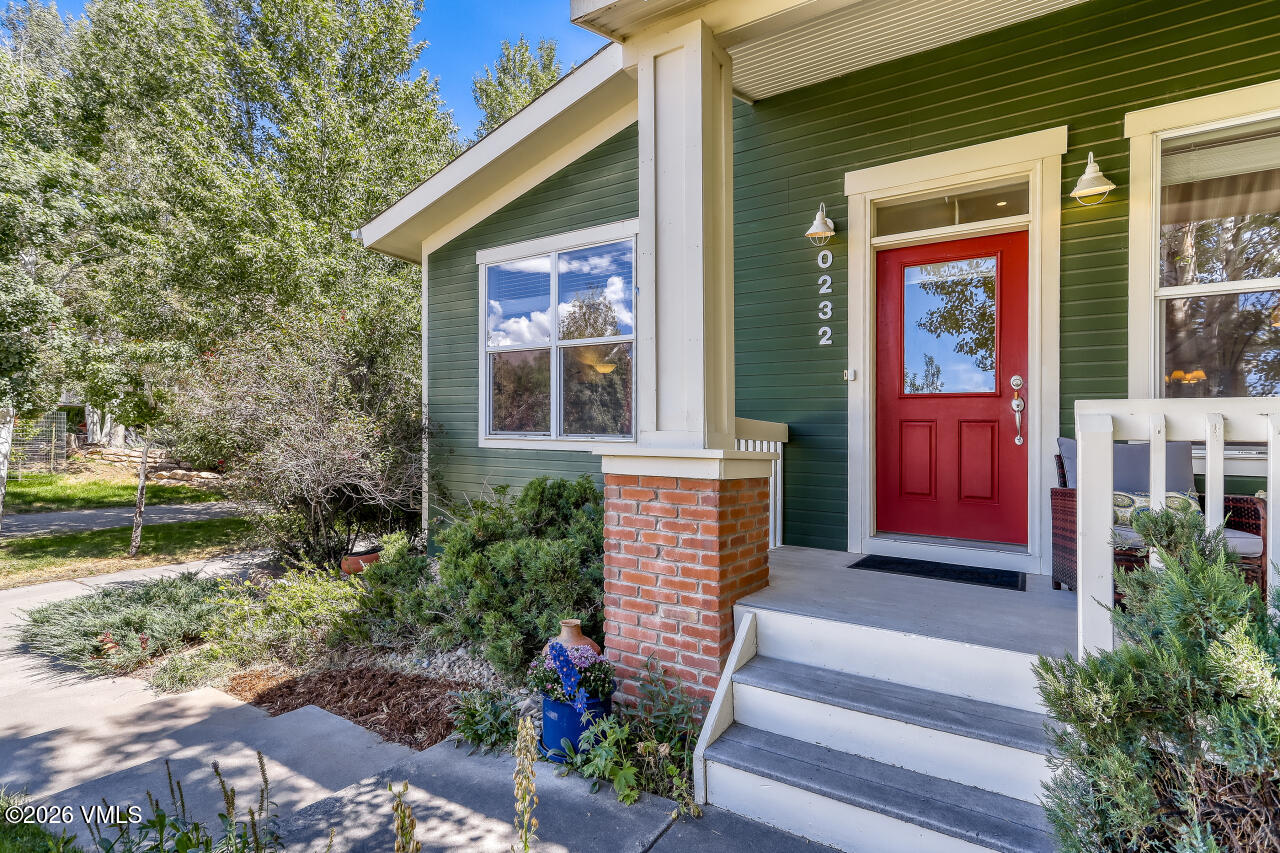 232 Tanager Circle