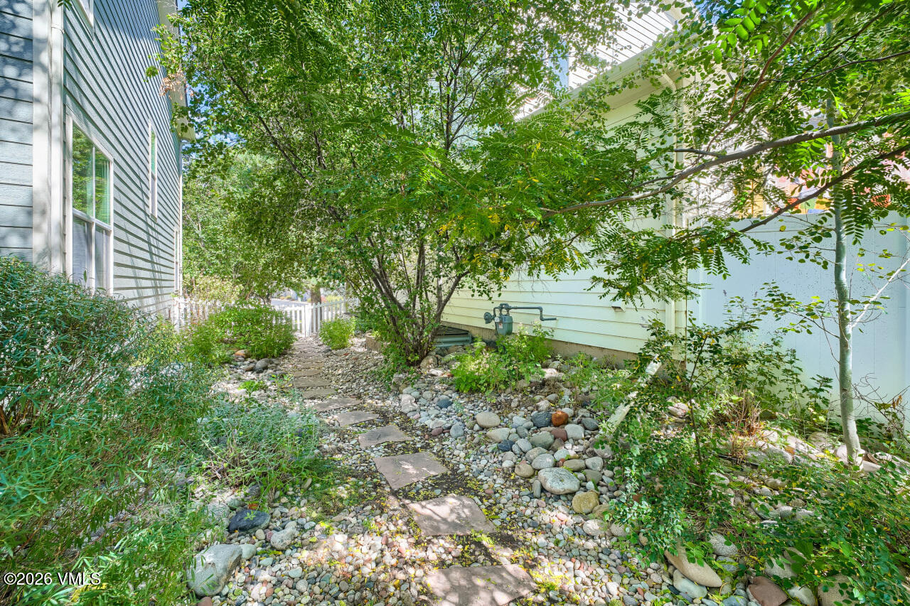 82 Longview Avenue