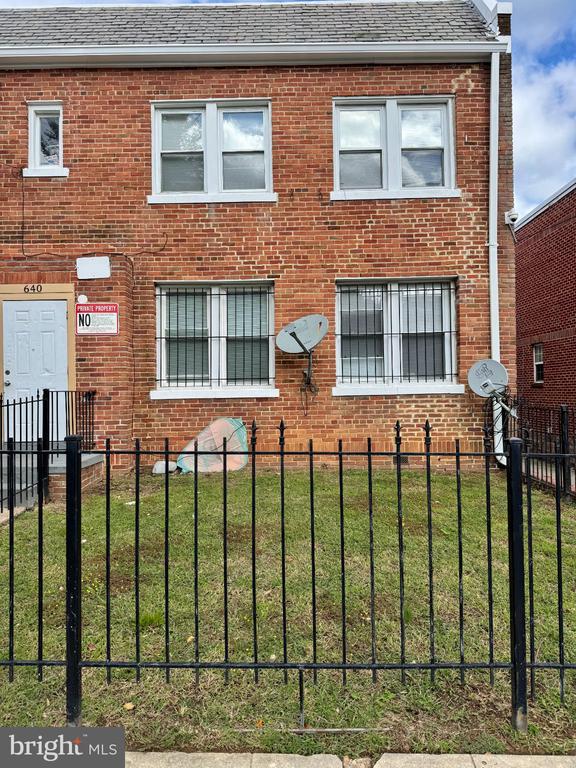 640 GIRARD STREET NE Unit: 1