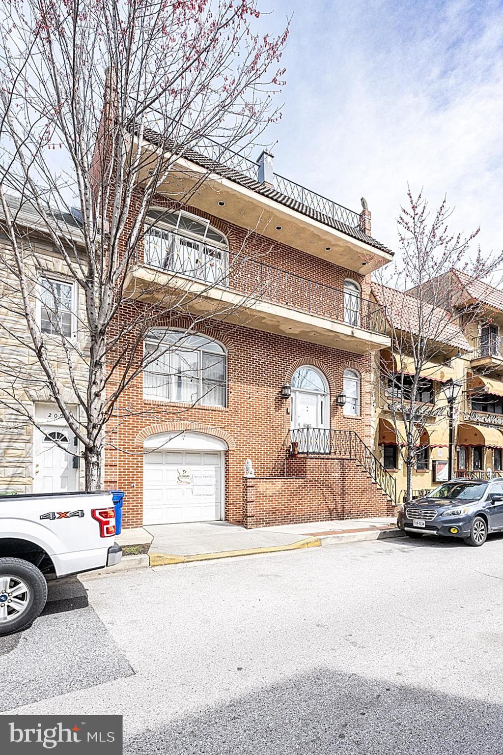 213 S HIGH STREET