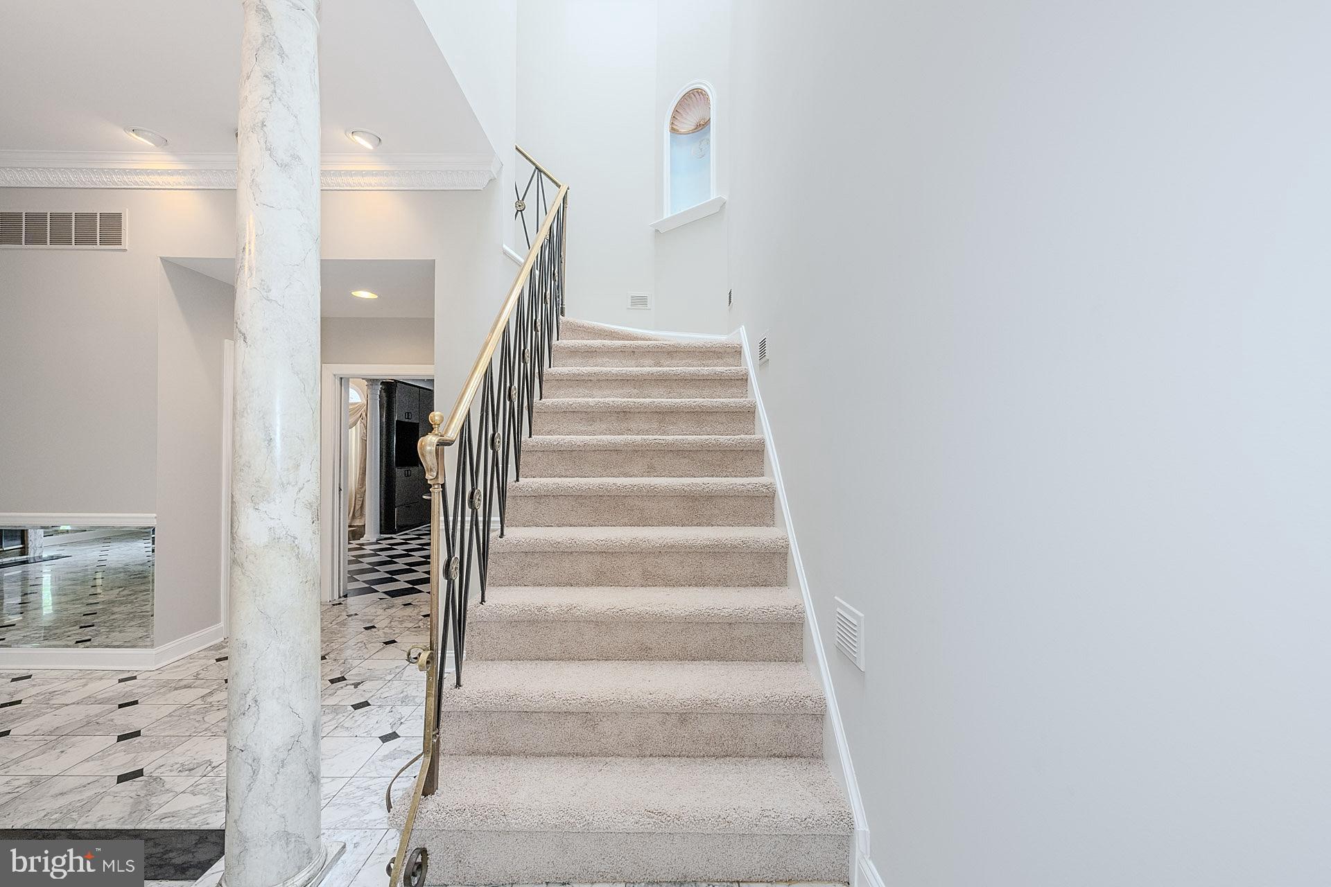 213 S HIGH STREET