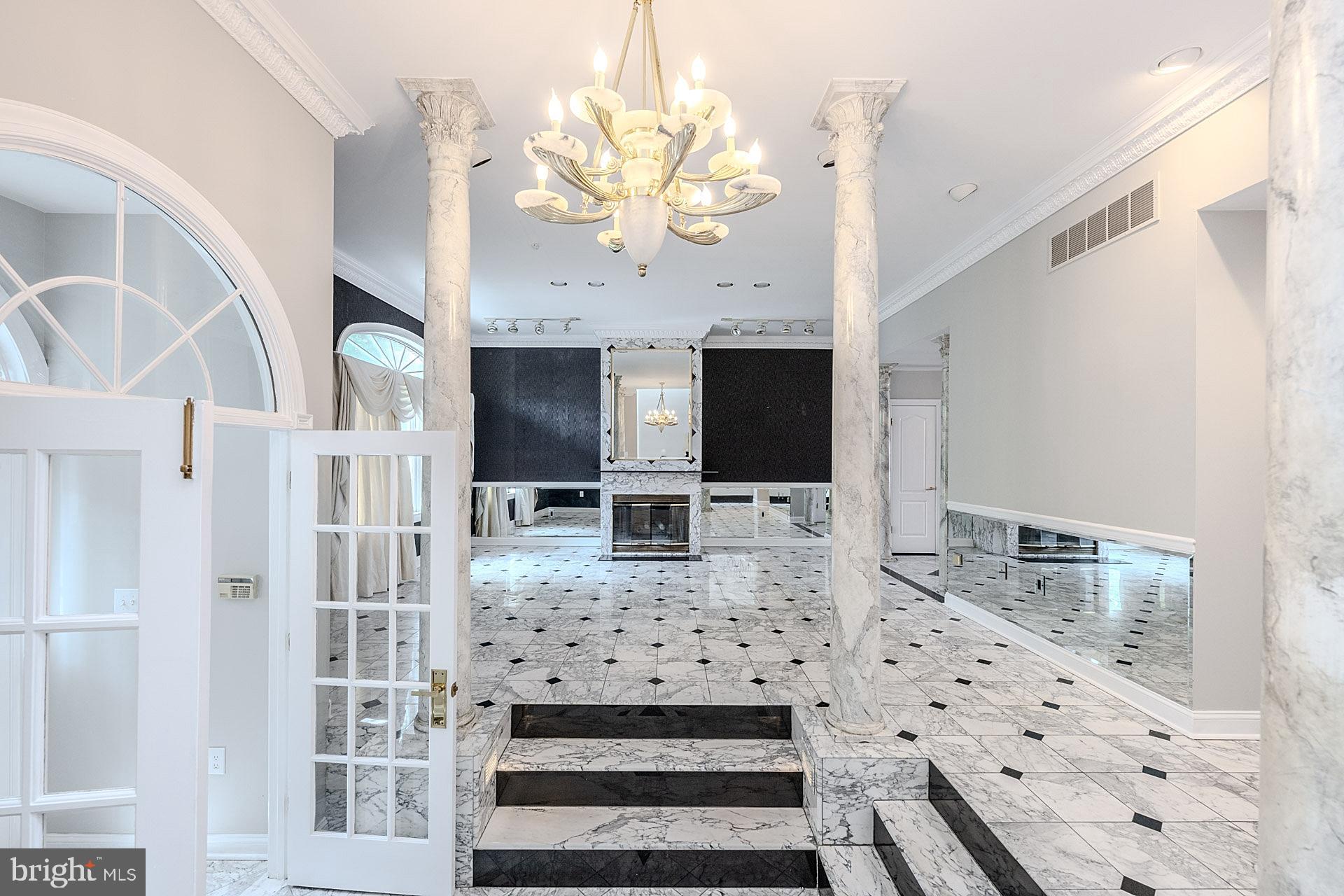213 S HIGH STREET