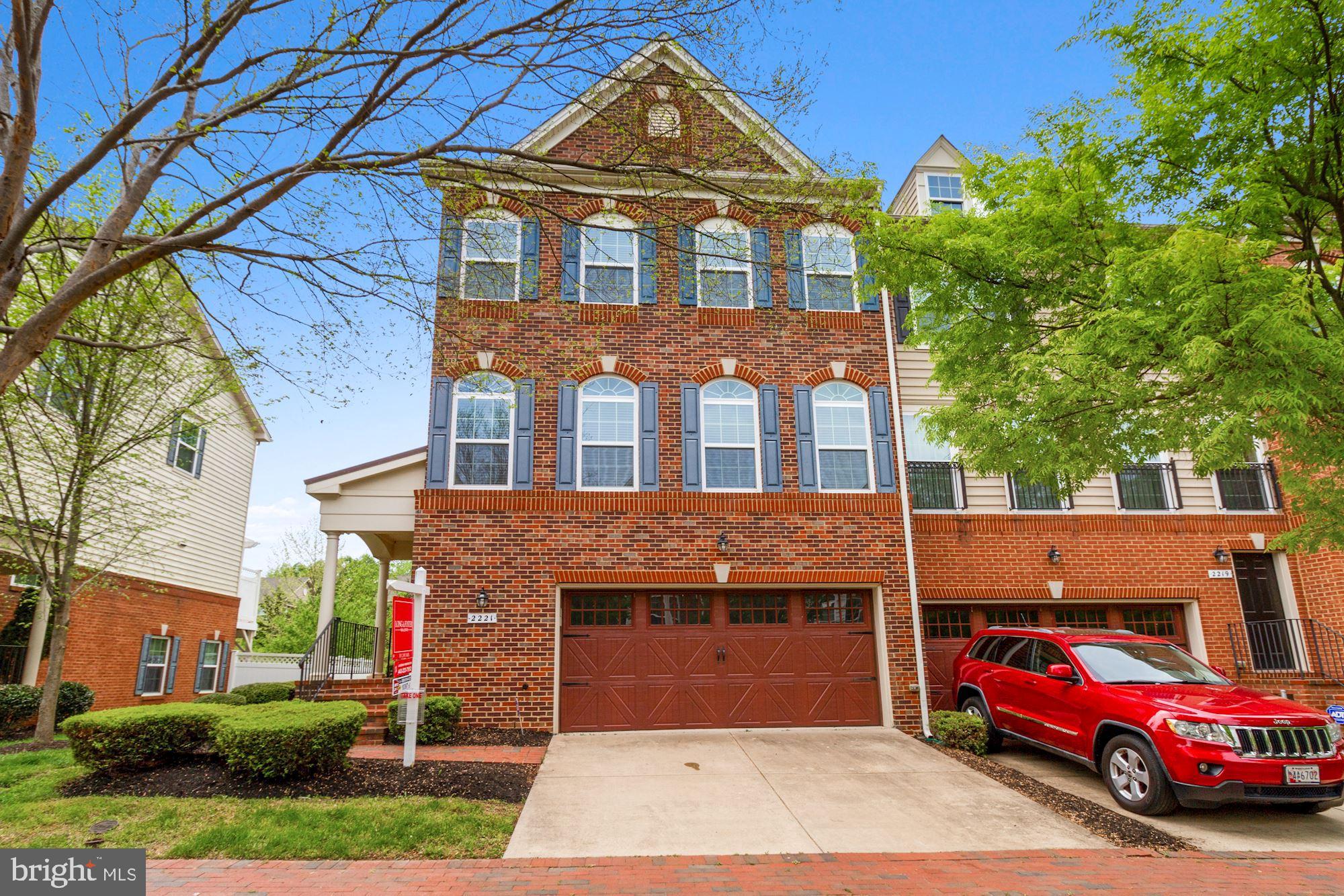 2221 CONGRESBURY PLACE