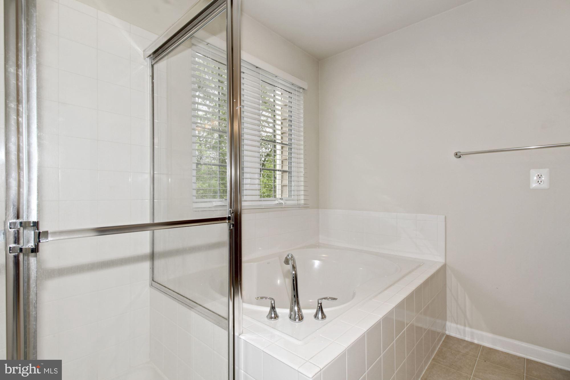 2221 CONGRESBURY PLACE