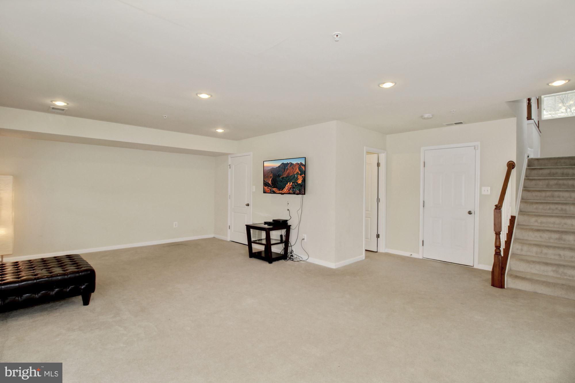 2221 CONGRESBURY PLACE