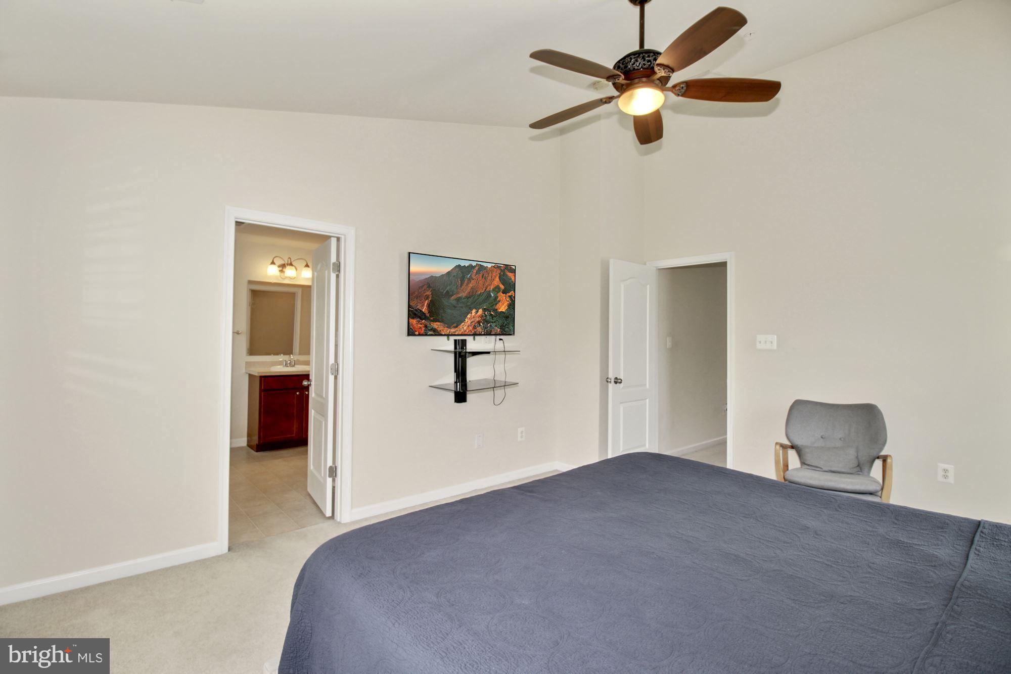 2221 CONGRESBURY PLACE