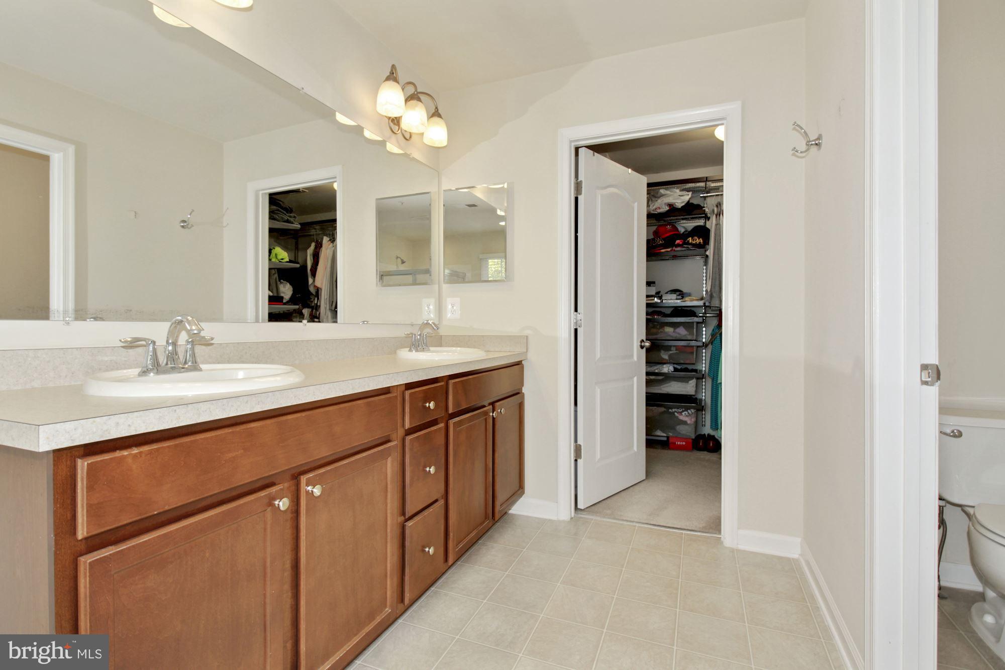 2221 CONGRESBURY PLACE