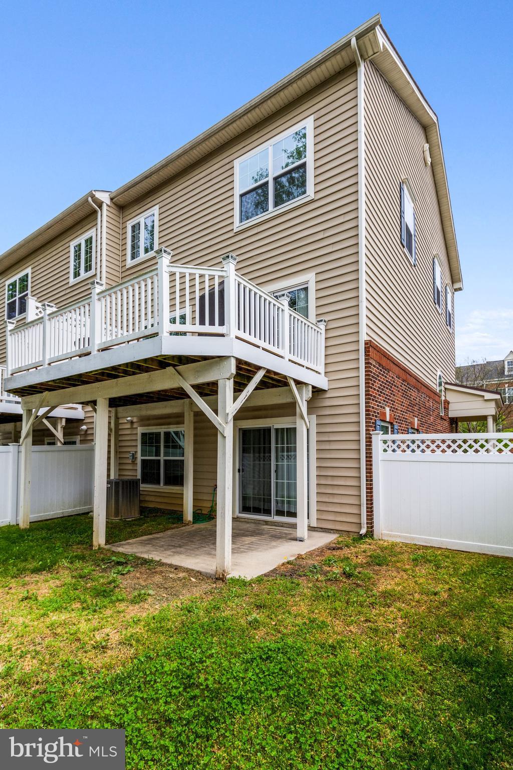 2221 CONGRESBURY PLACE