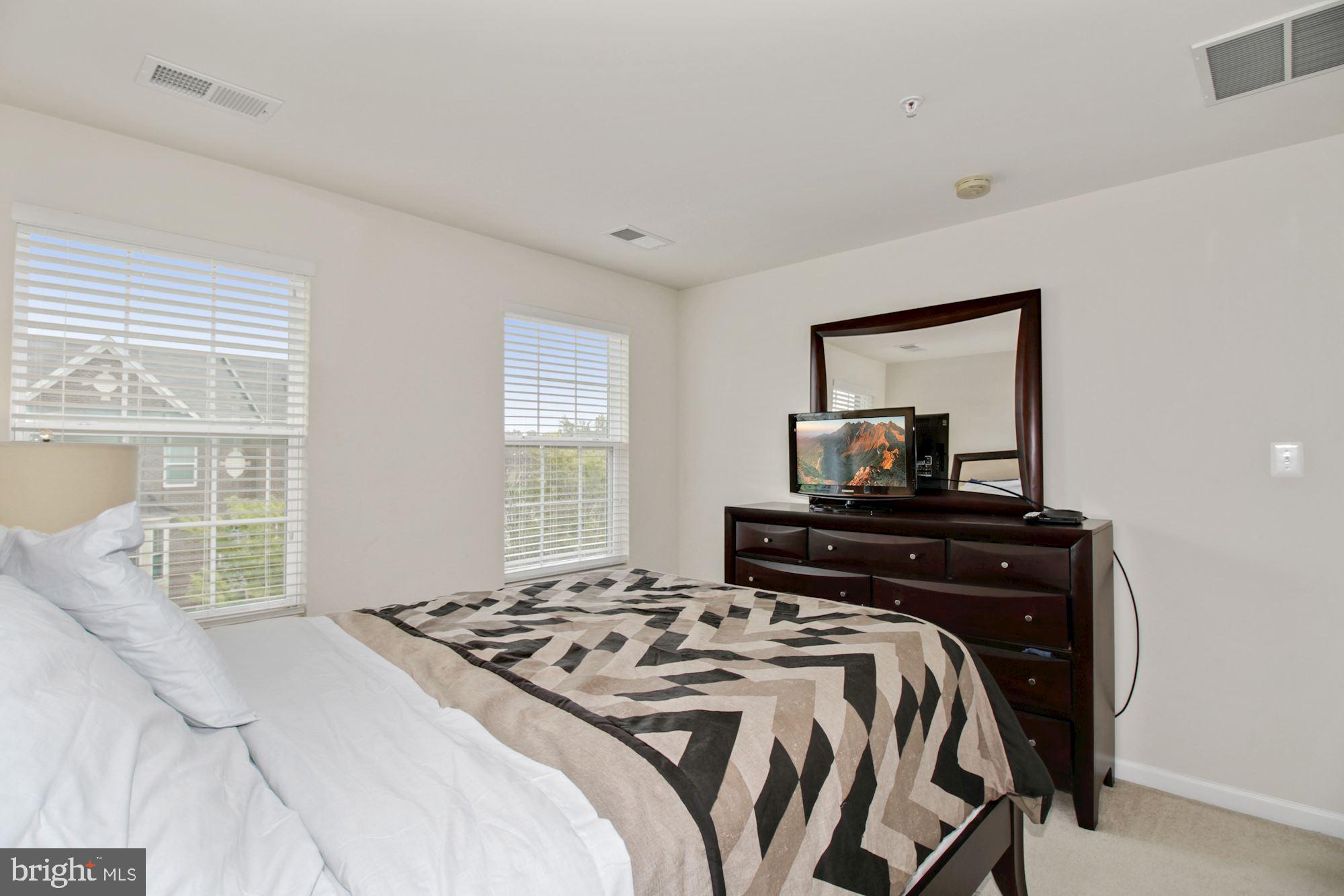 2221 CONGRESBURY PLACE