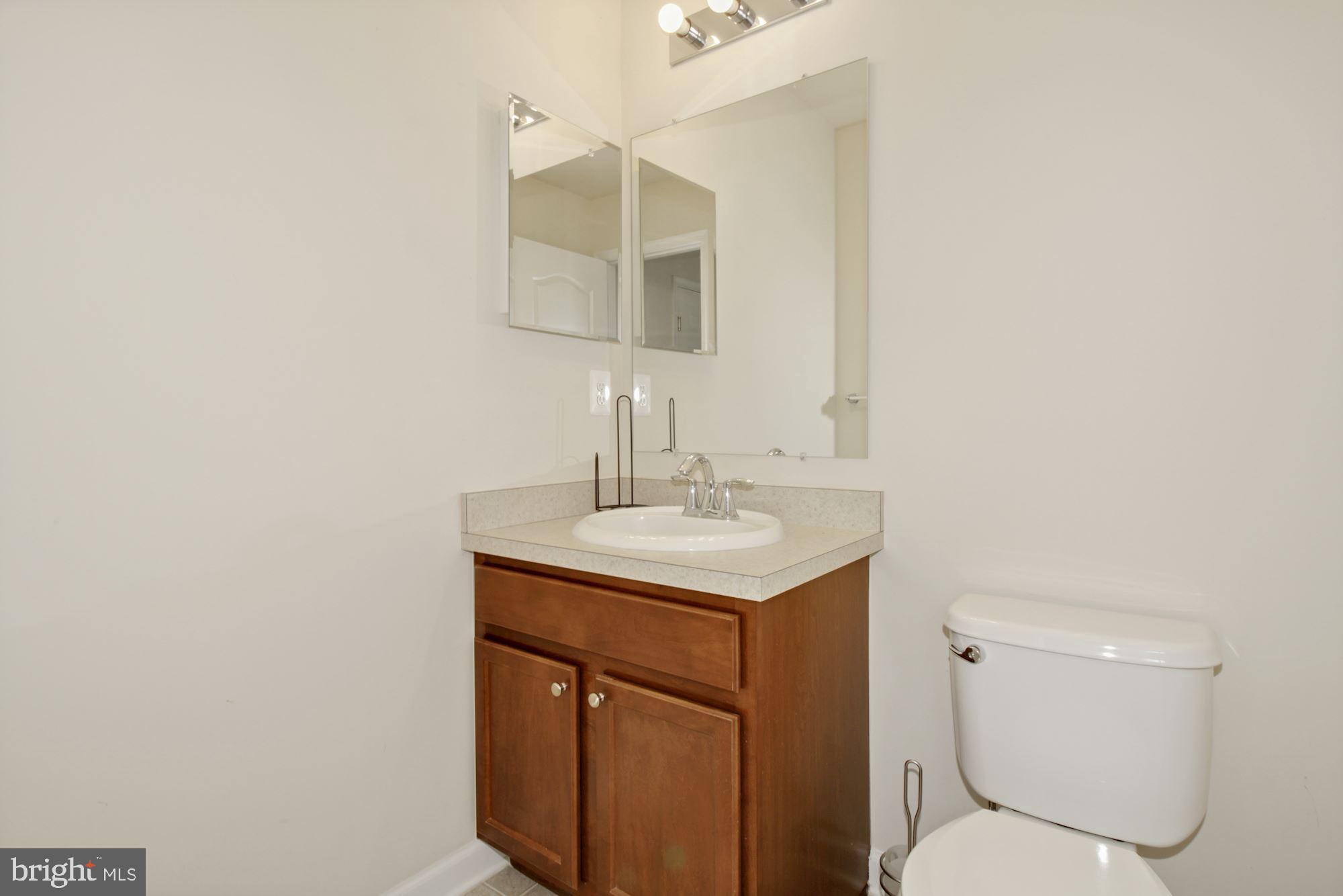 2221 CONGRESBURY PLACE