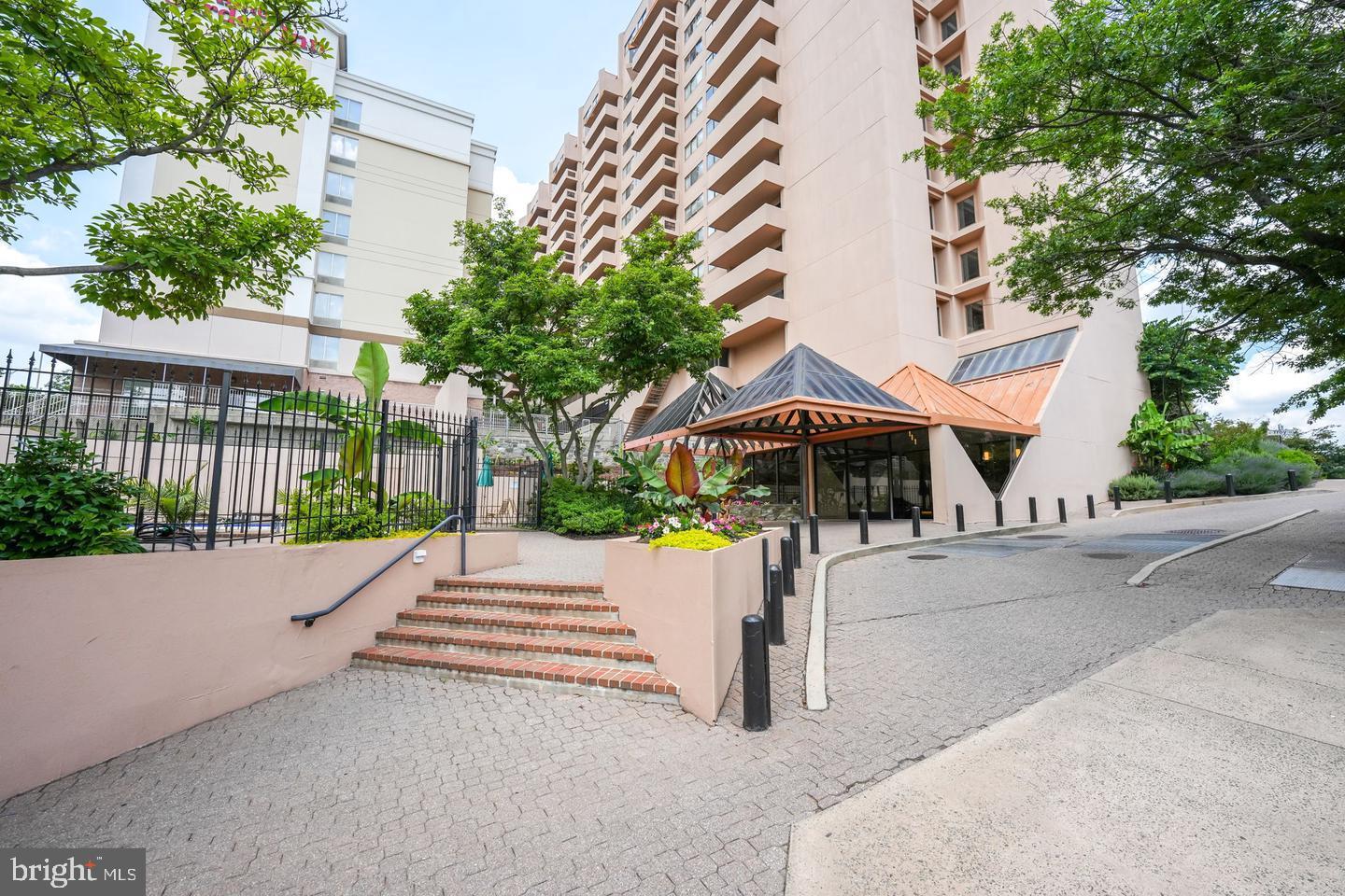 1301 N COURTHOUSE ROAD N 1804