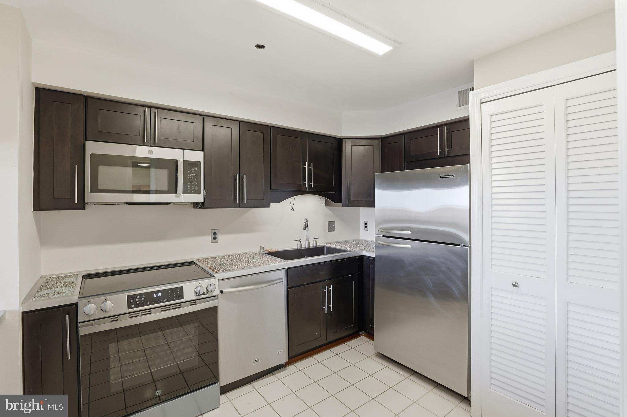 1301 N COURTHOUSE ROAD N 1804