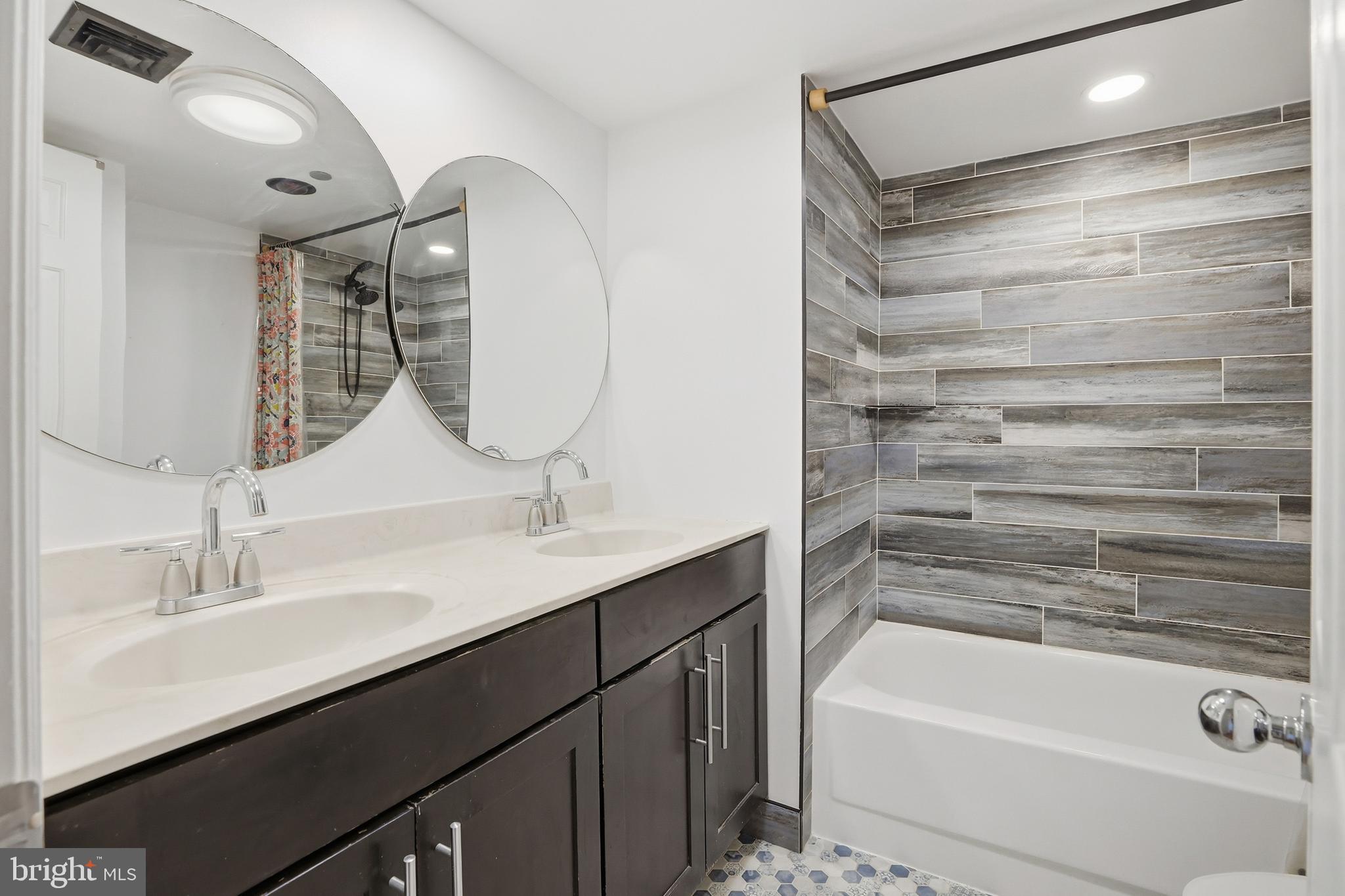 1301 N COURTHOUSE ROAD N 1804