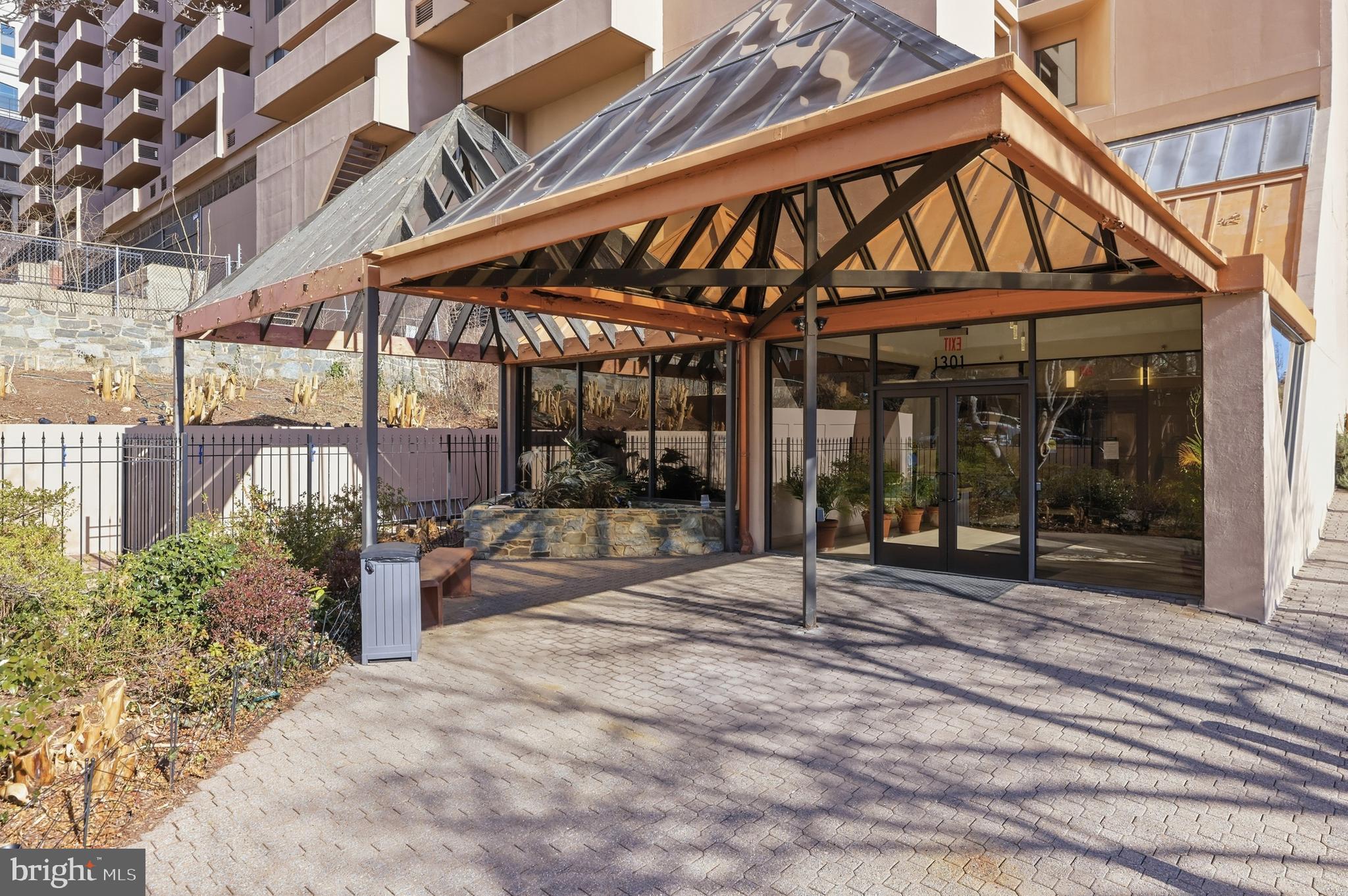 1301 N COURTHOUSE ROAD N 1804