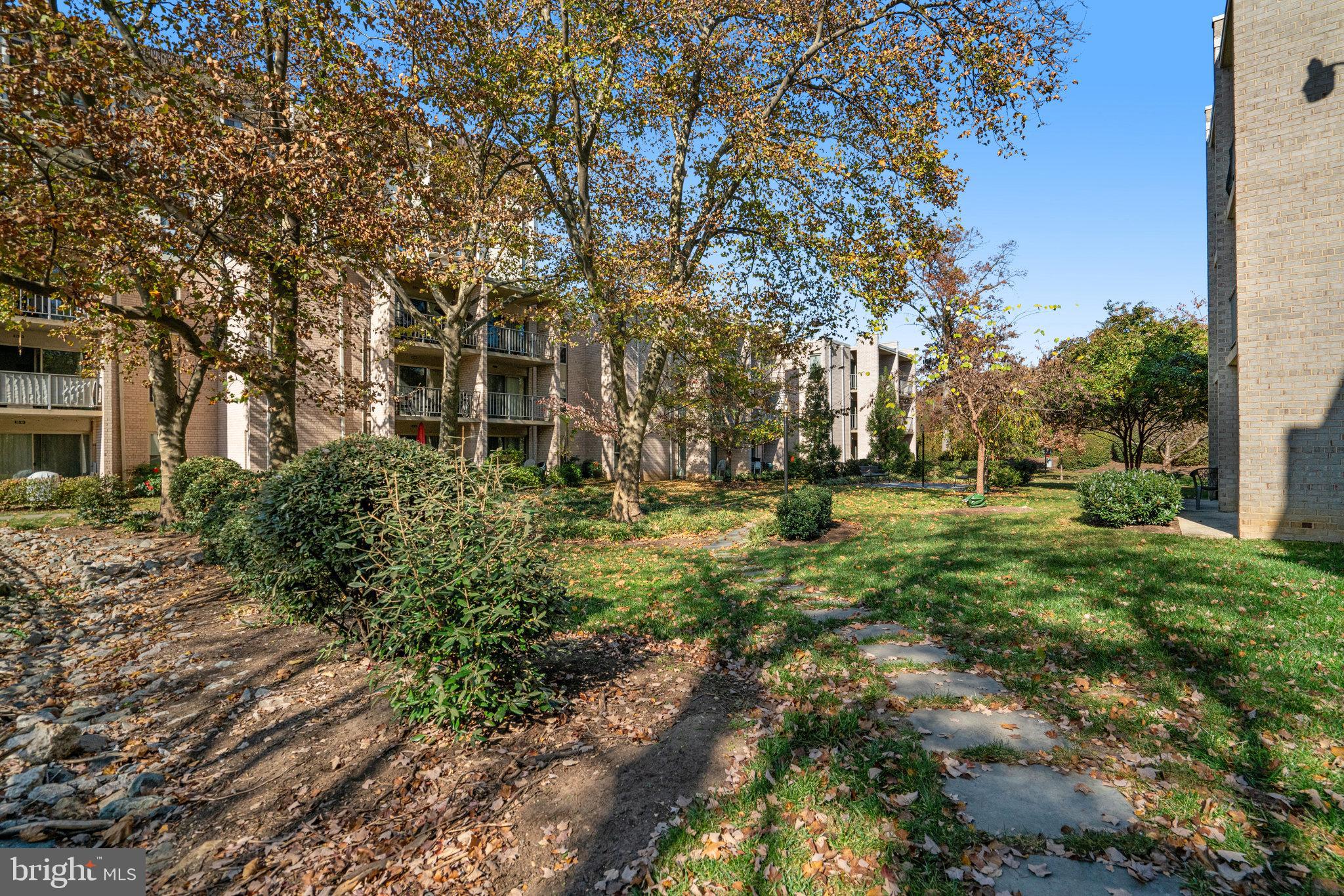 26 CANTERBURY SQUARE 102