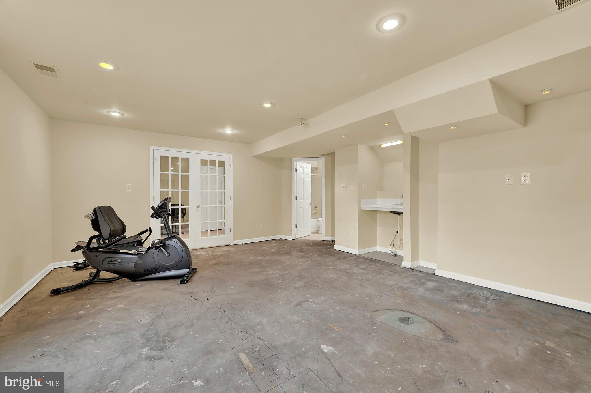 413 FREMONT COURT