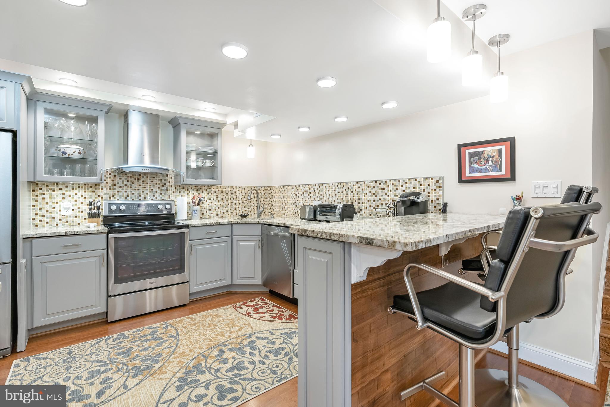 968 N ROCHESTER STREET