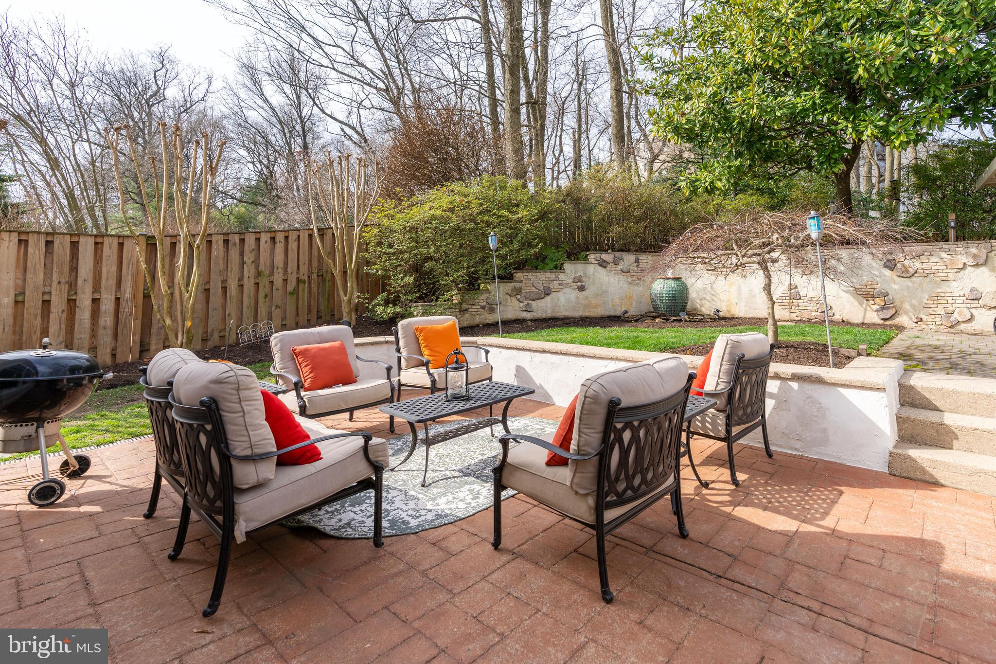 968 N ROCHESTER STREET