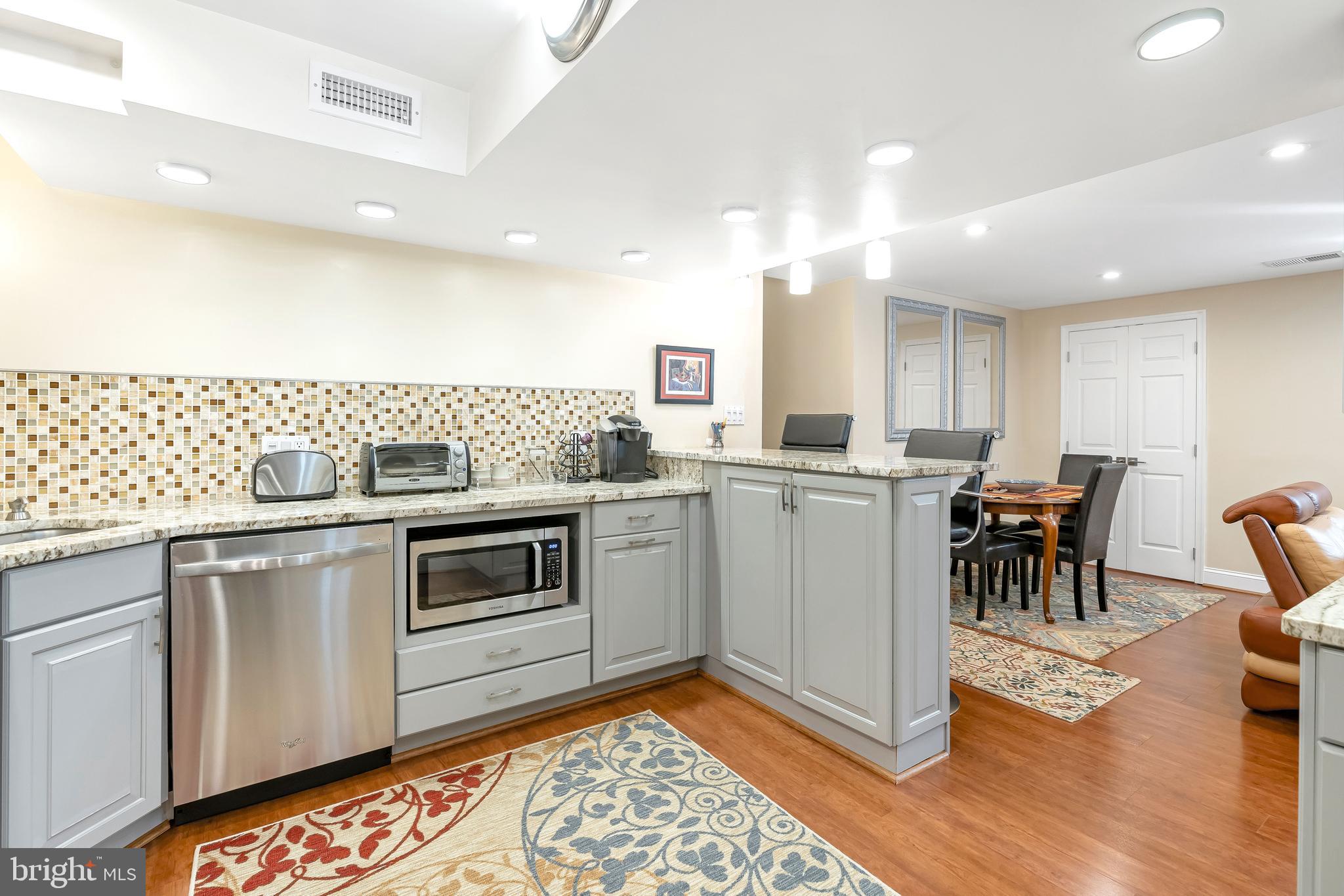 968 N ROCHESTER STREET