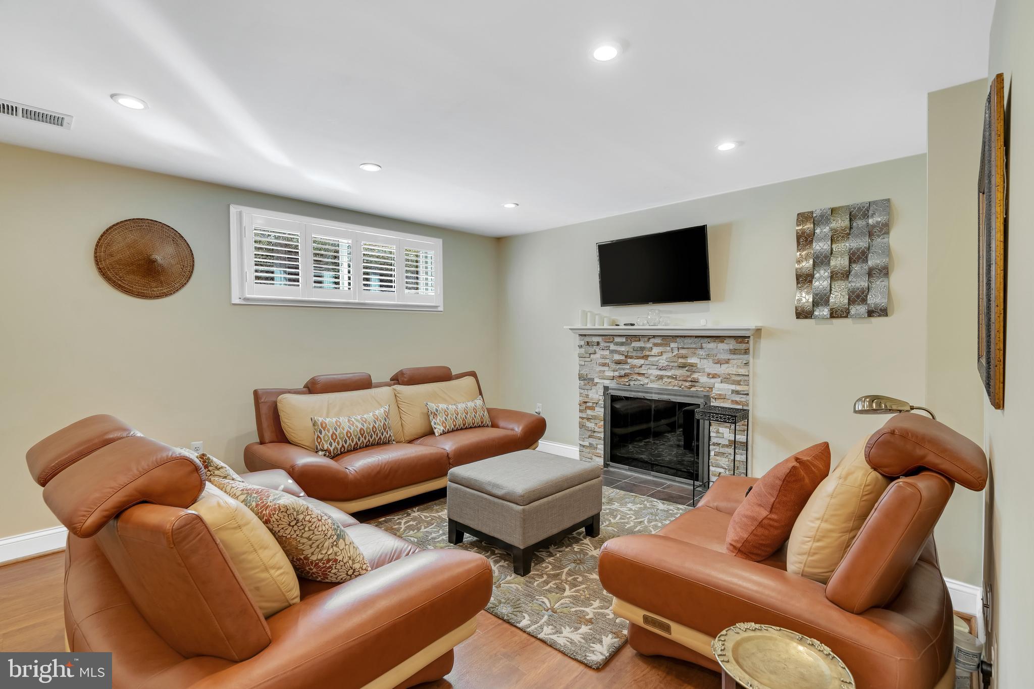 968 N ROCHESTER STREET