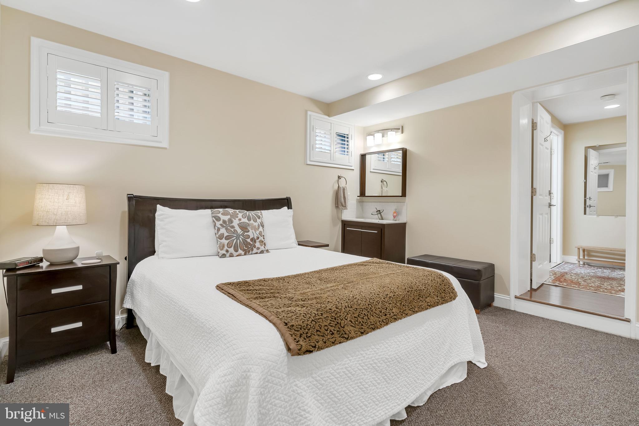 968 N ROCHESTER STREET