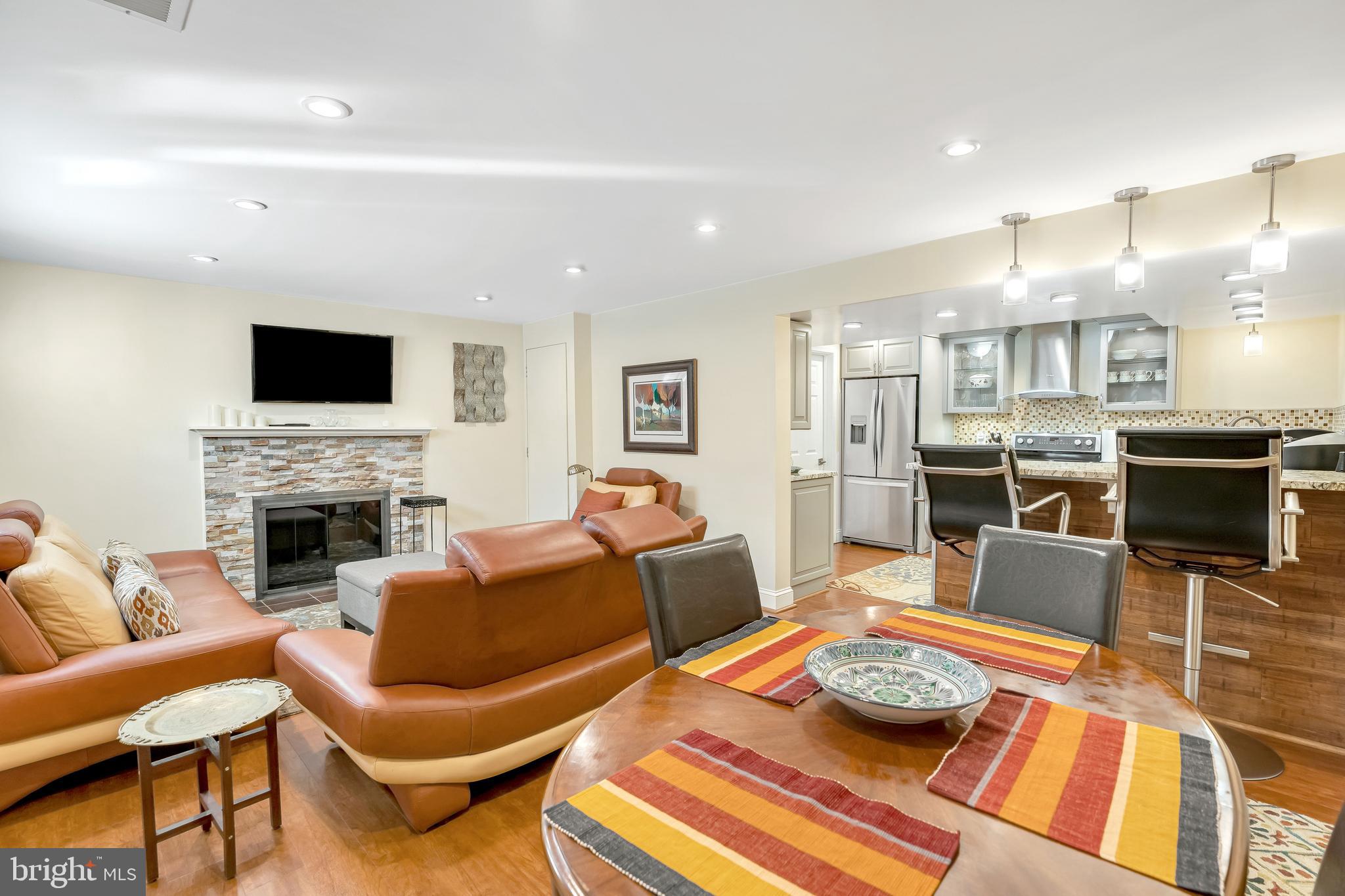 968 N ROCHESTER STREET