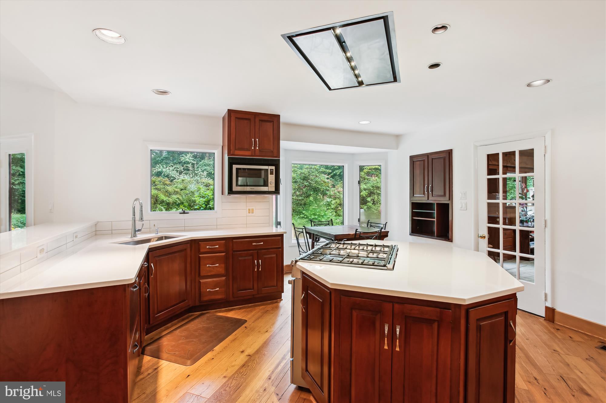 6662 VAN WINKLE DRIVE