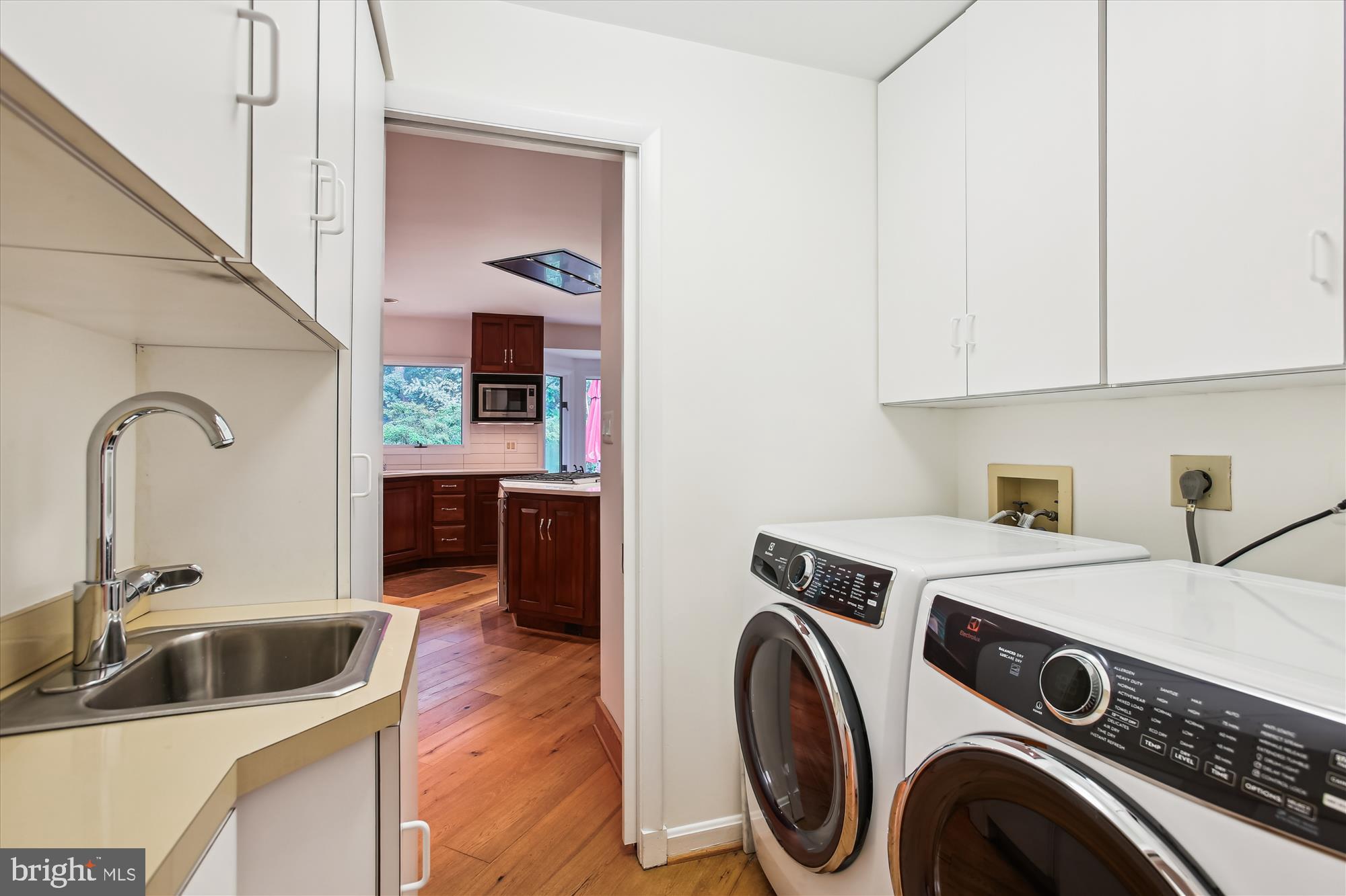 6662 VAN WINKLE DRIVE