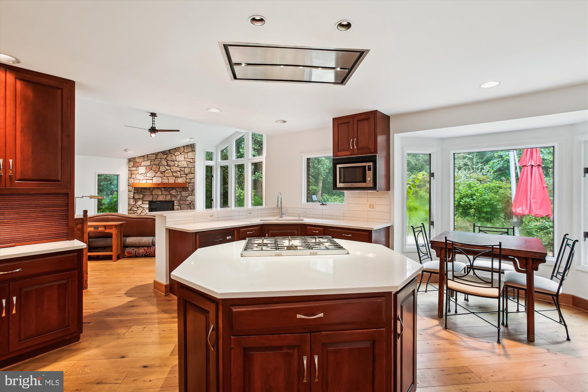 6662 VAN WINKLE DRIVE