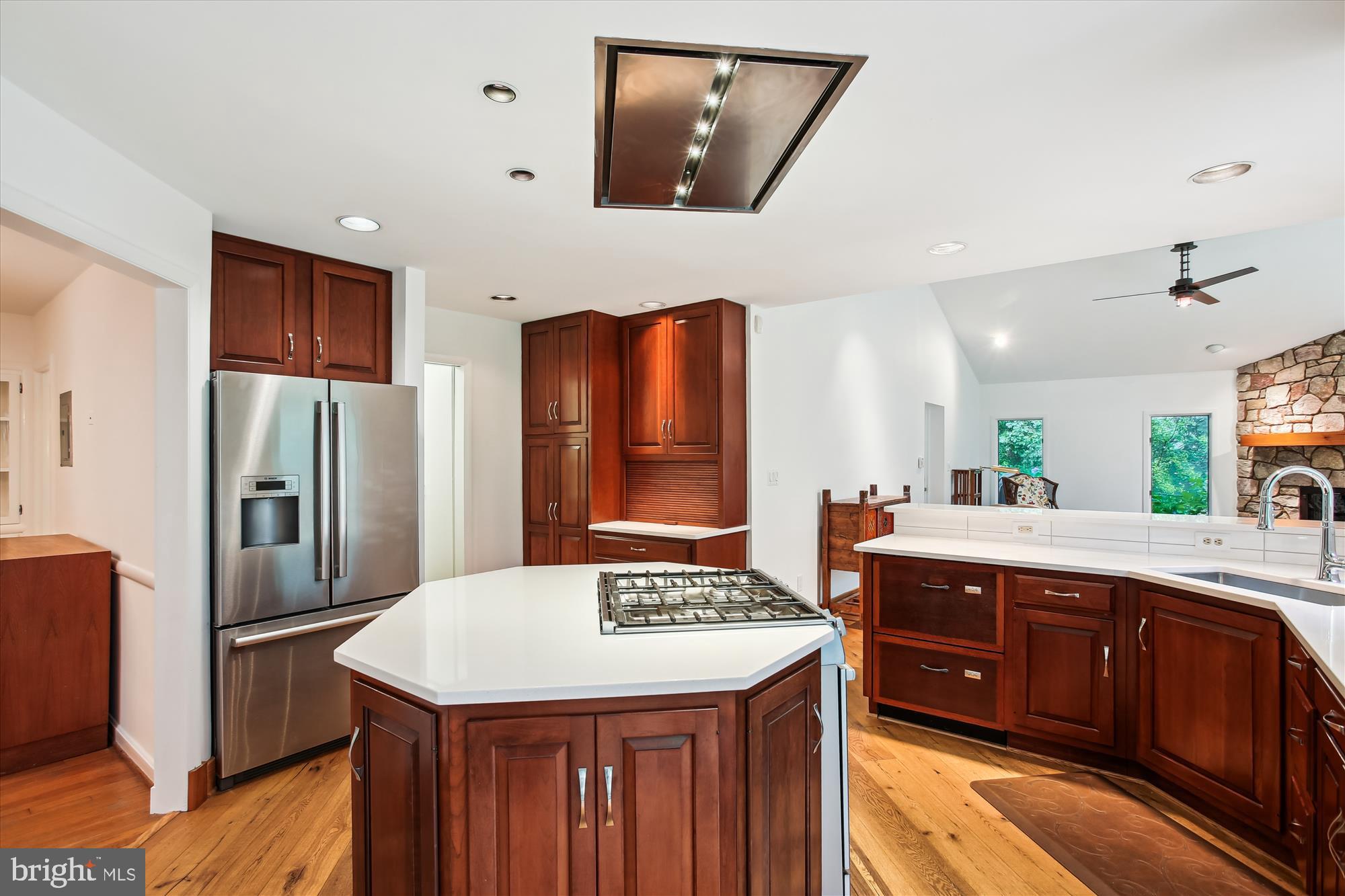 6662 VAN WINKLE DRIVE