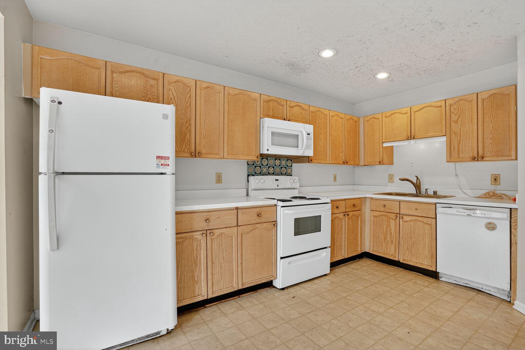 13920 BATON ROUGE COURT