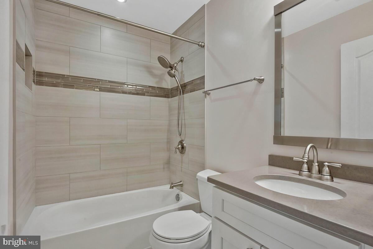 12025 EDGEMERE CIRCLE