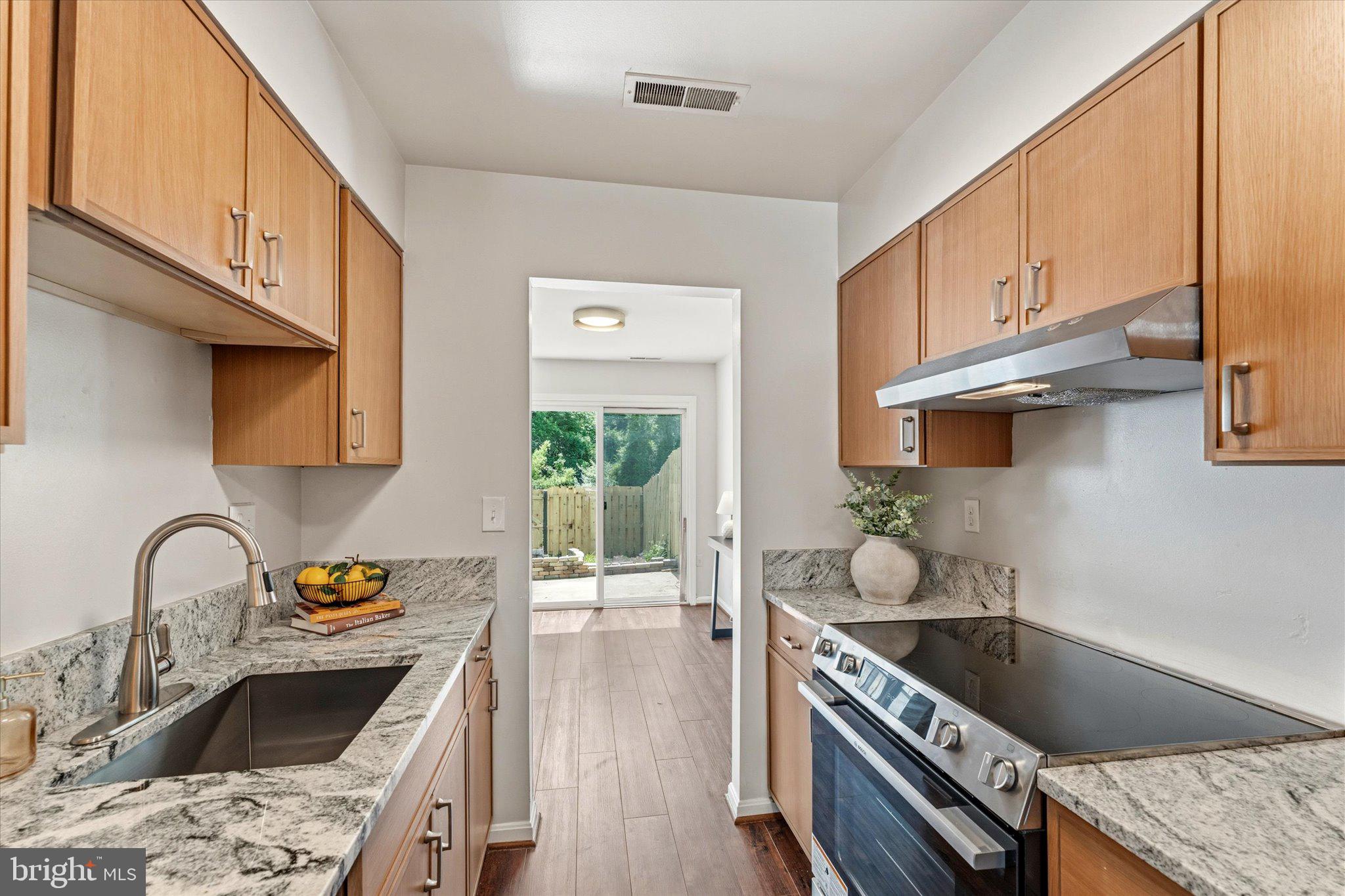 5838 BURKE MANOR COURT