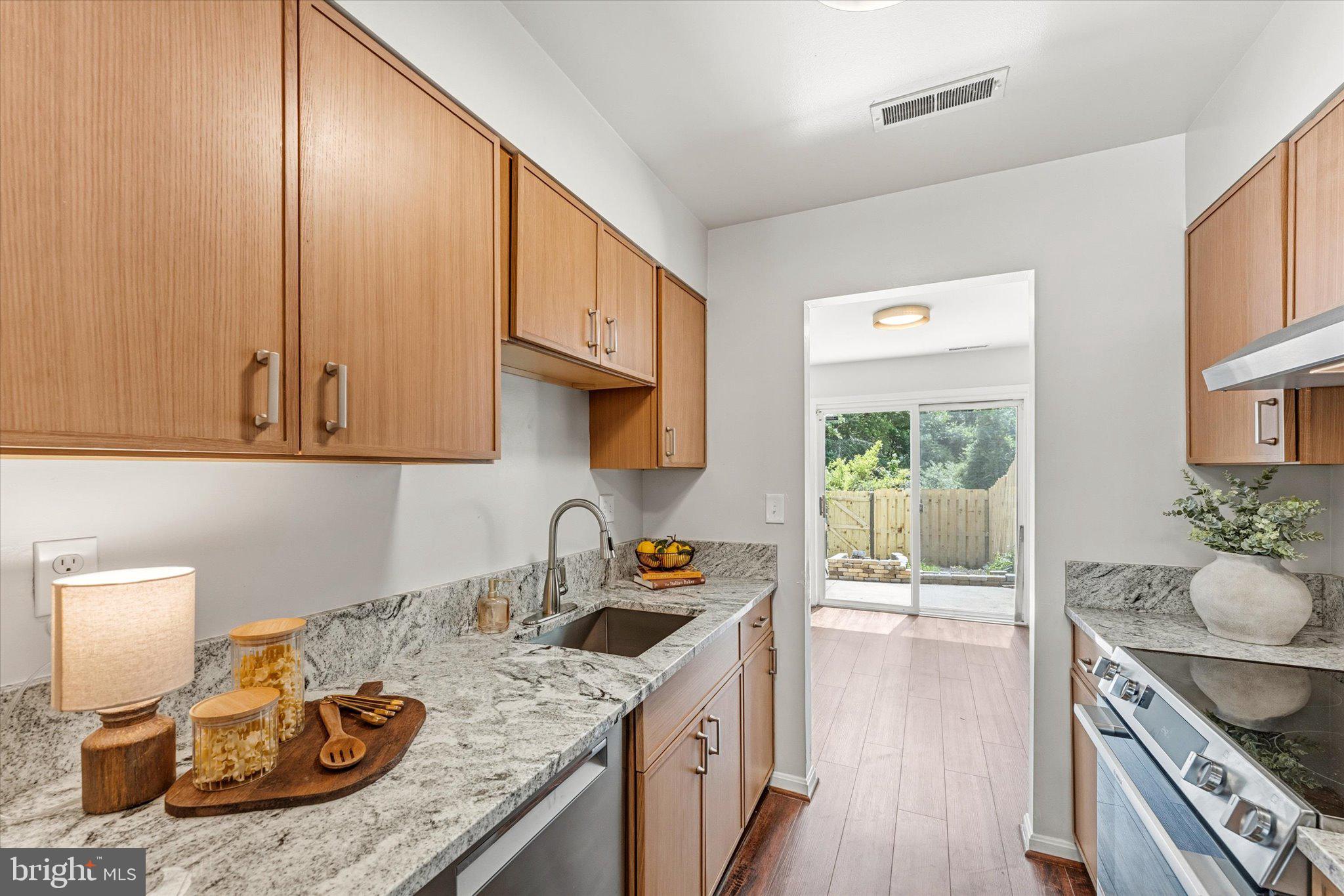 5838 BURKE MANOR COURT