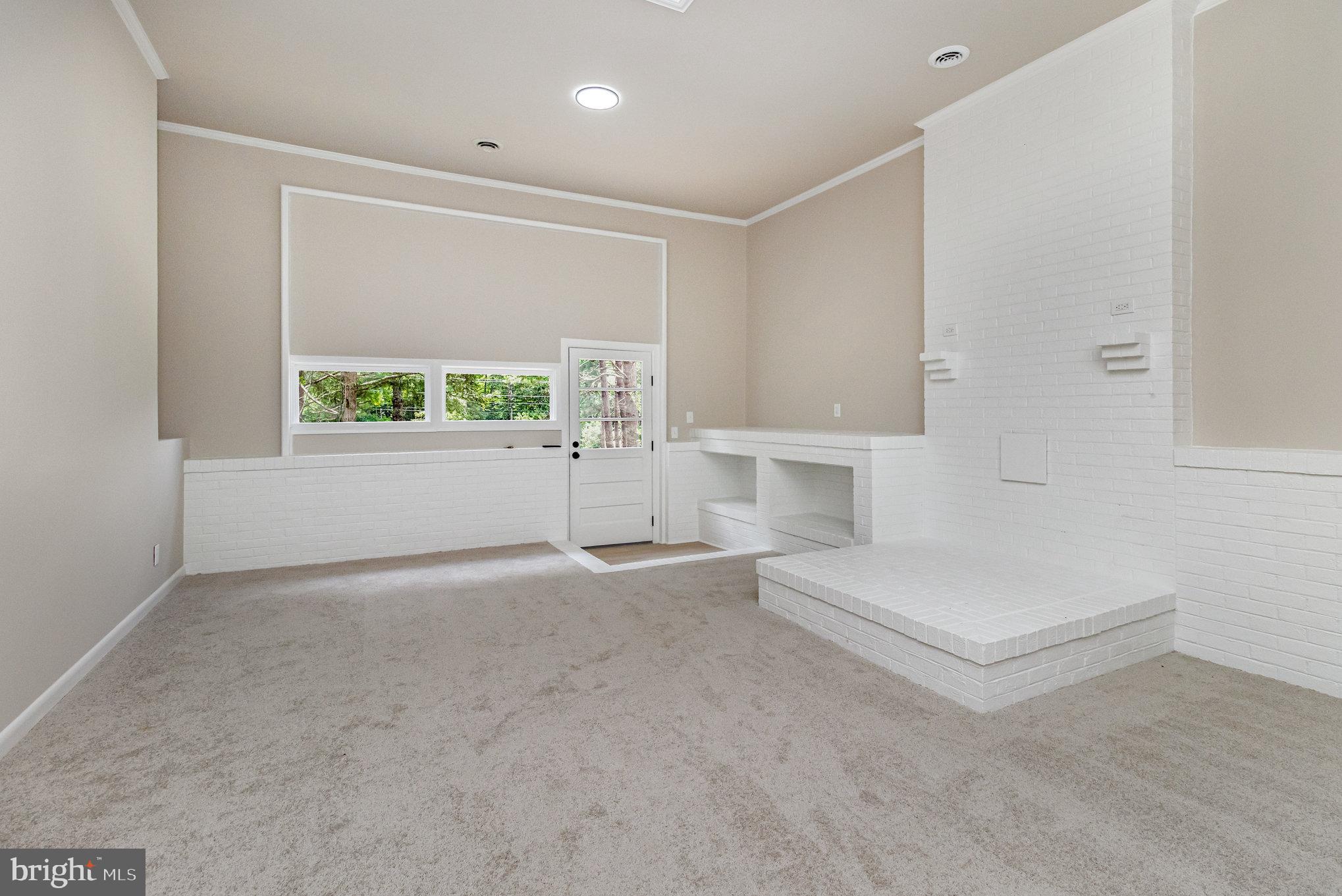 5563 JEFFERSON HIGHWAY