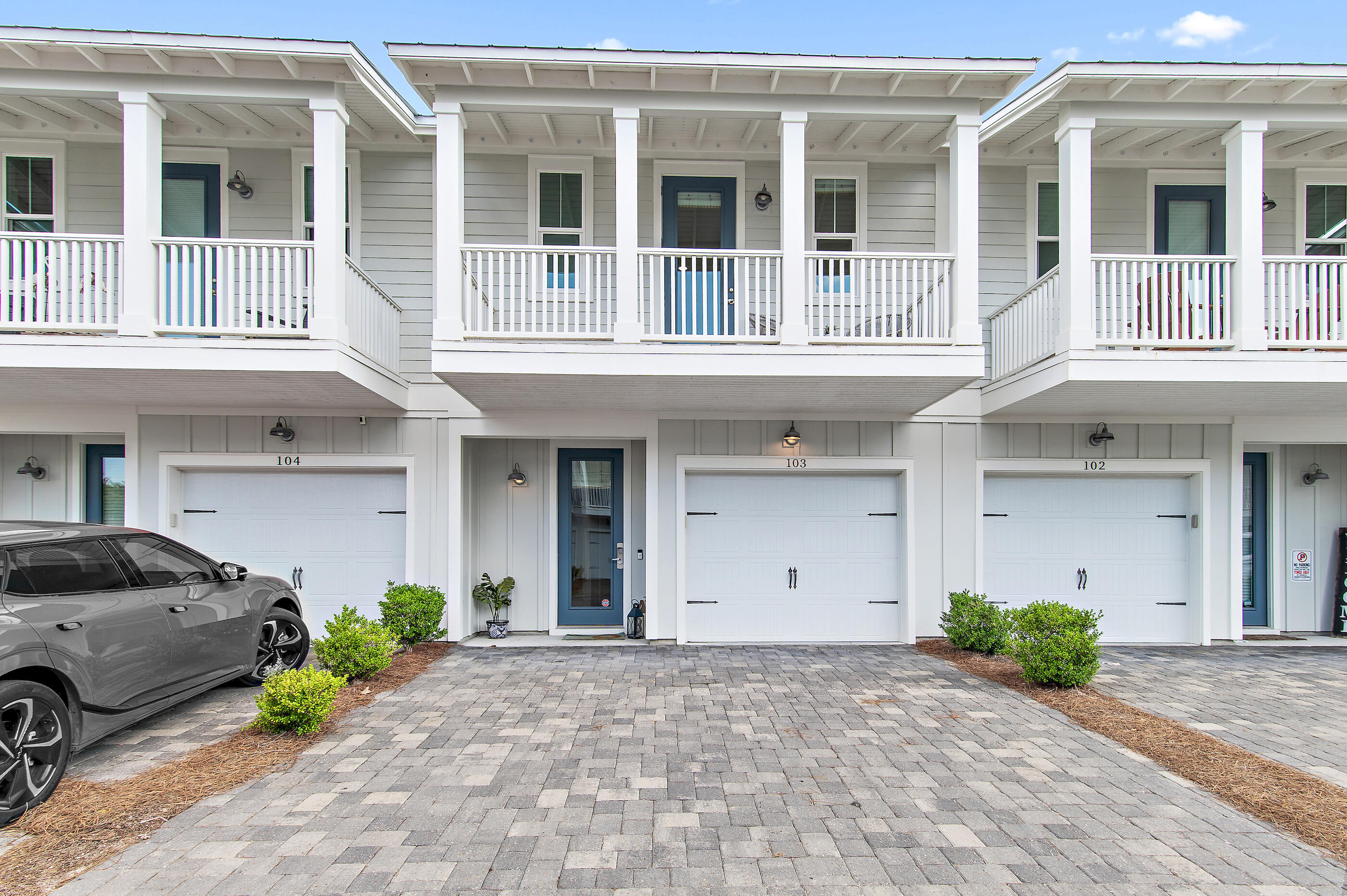 4923 E County Highway 30A F103