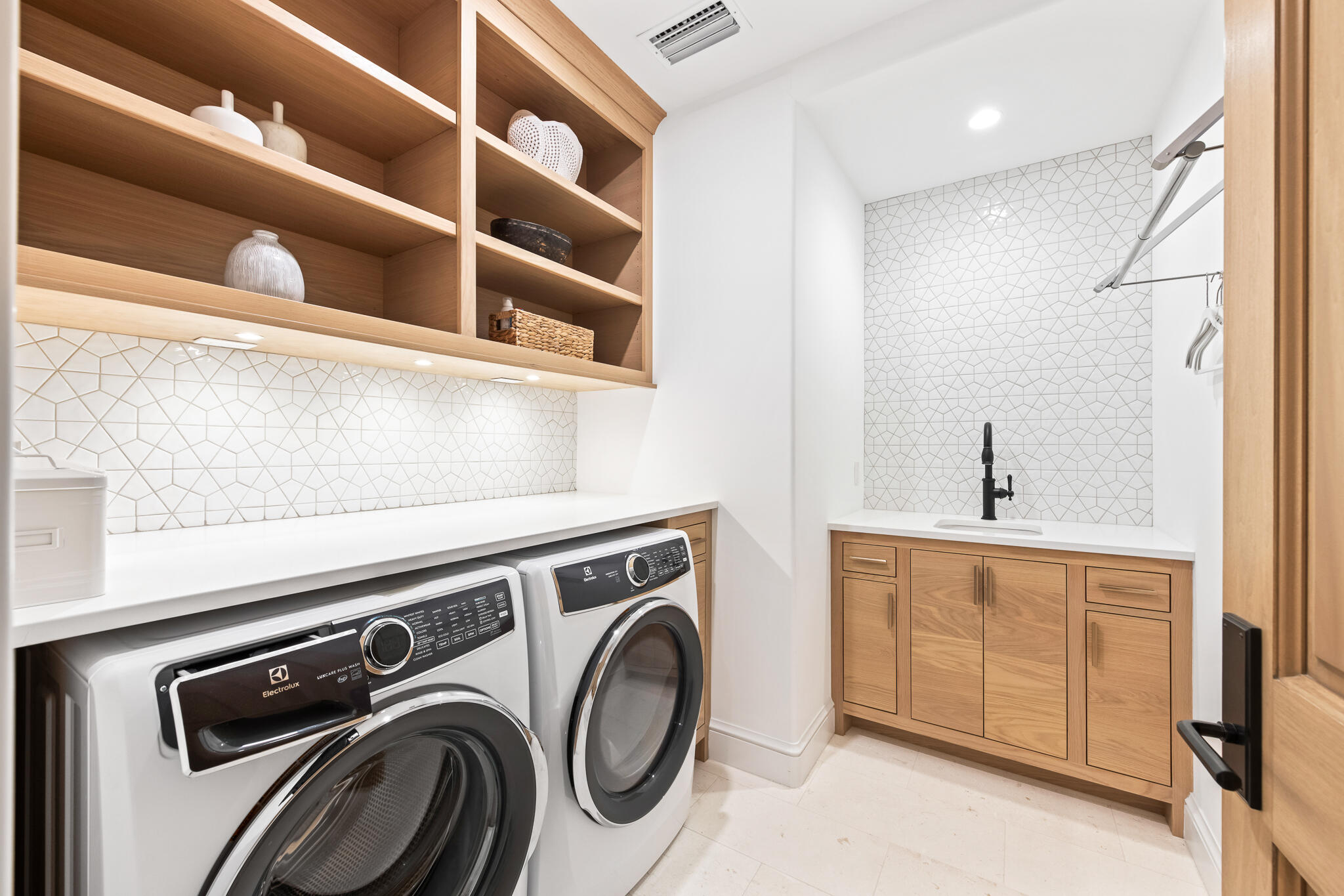 16 Smugglers Alley BB6