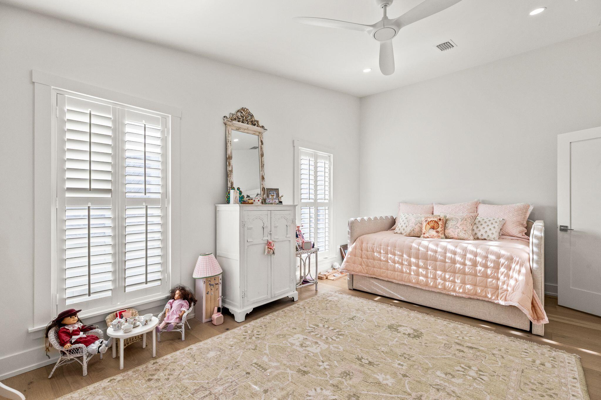 180 Walton Bonita Drive