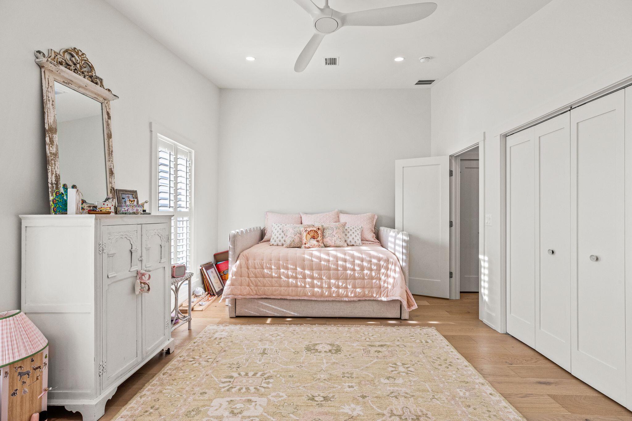 180 Walton Bonita Drive