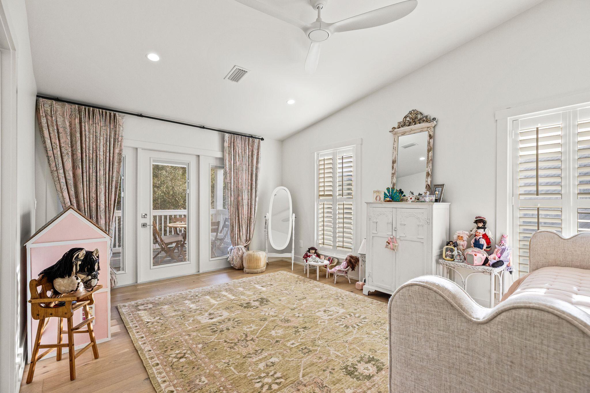 180 Walton Bonita Drive