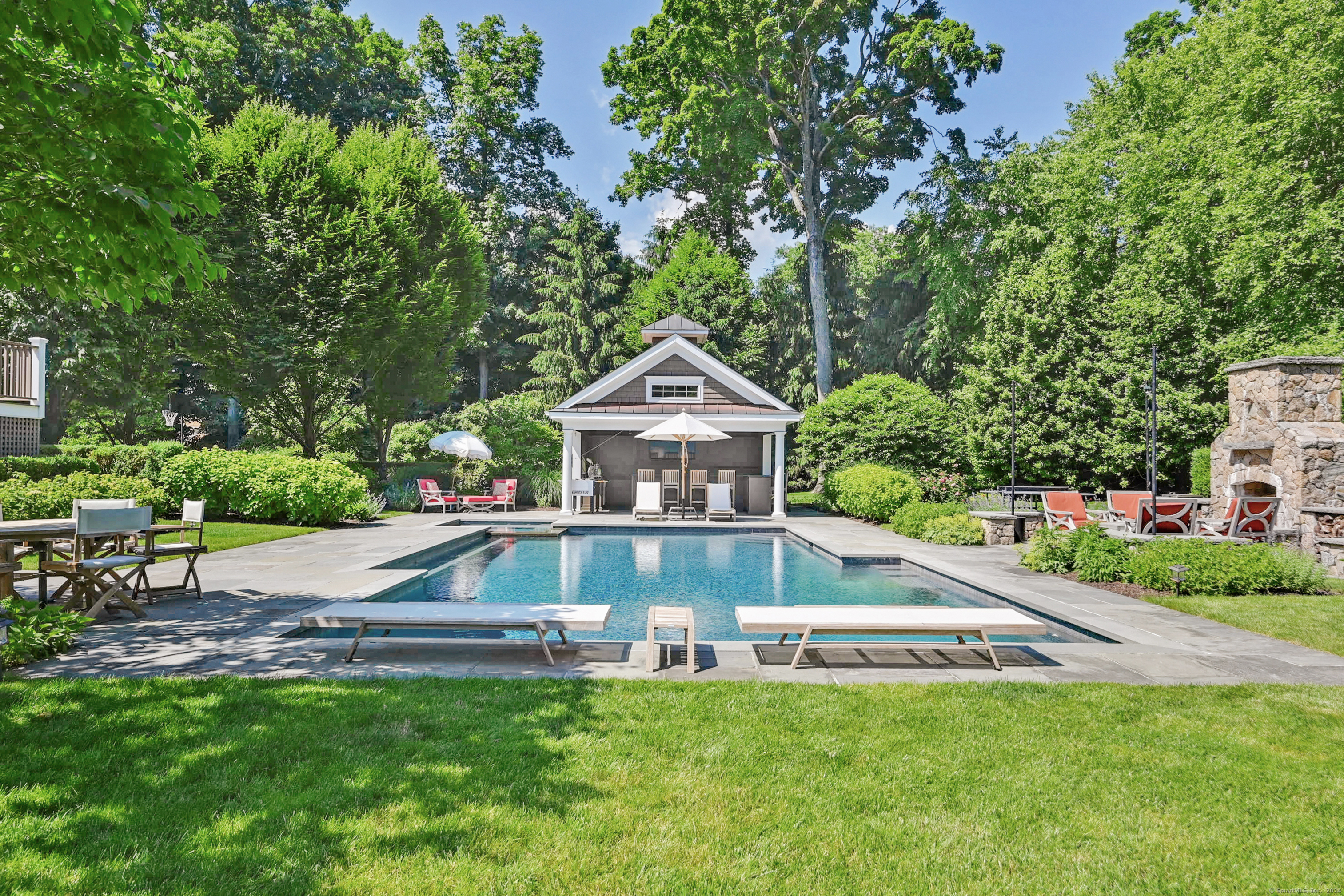 5 Woodland Drive