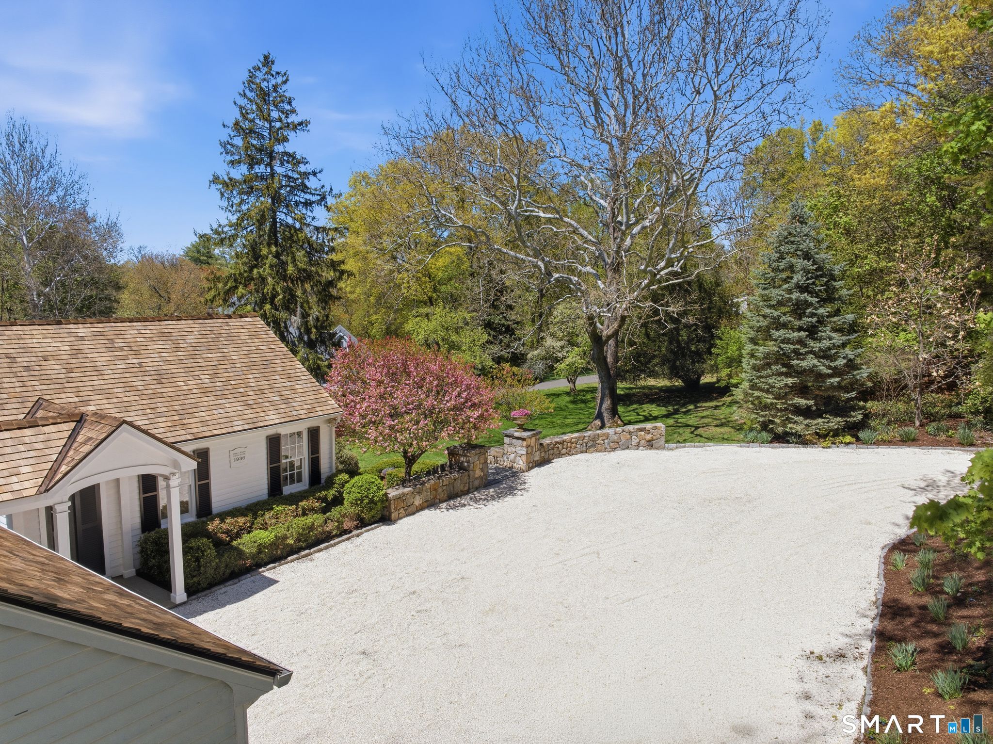 55 Compo Road North