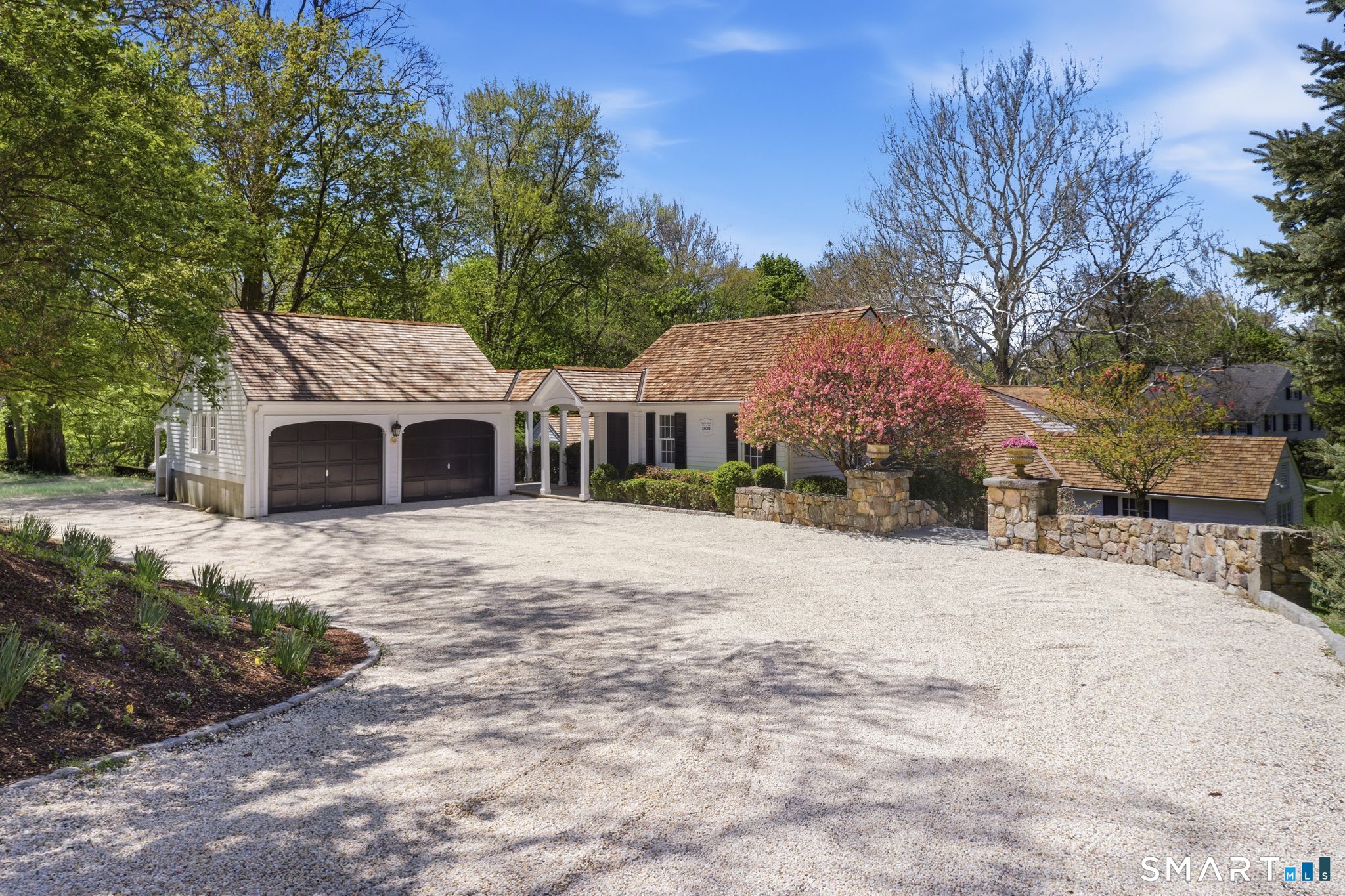 55 Compo Road North