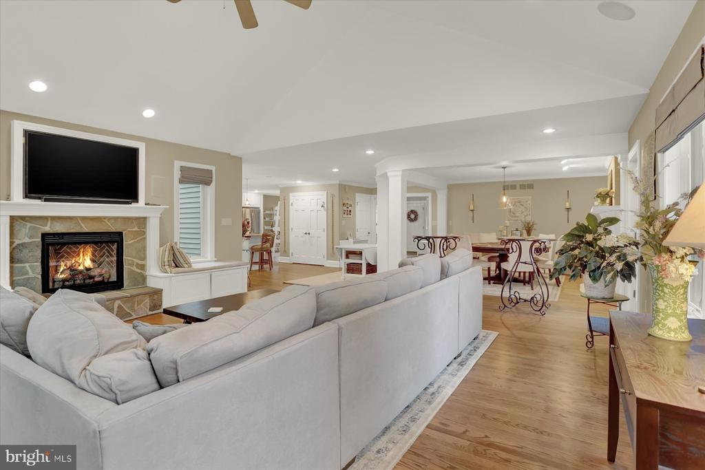 4444 DUNMORE DRIVE