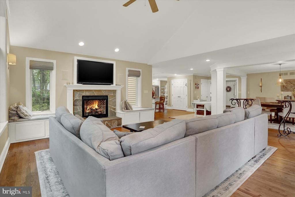 4444 DUNMORE DRIVE