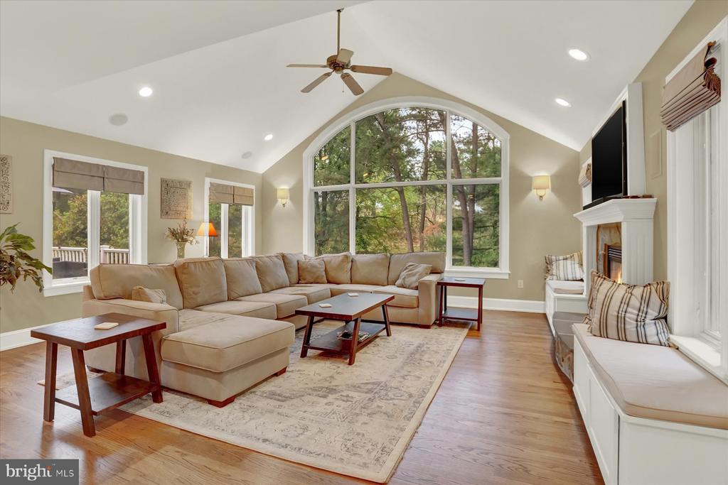 4444 DUNMORE DRIVE
