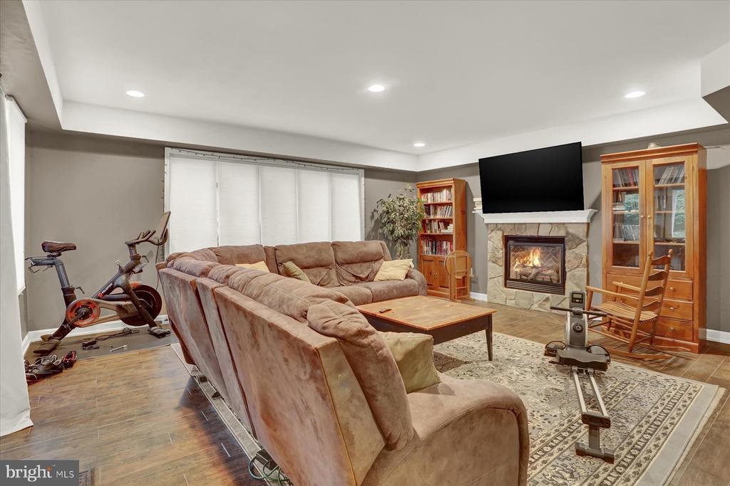 4444 DUNMORE DRIVE